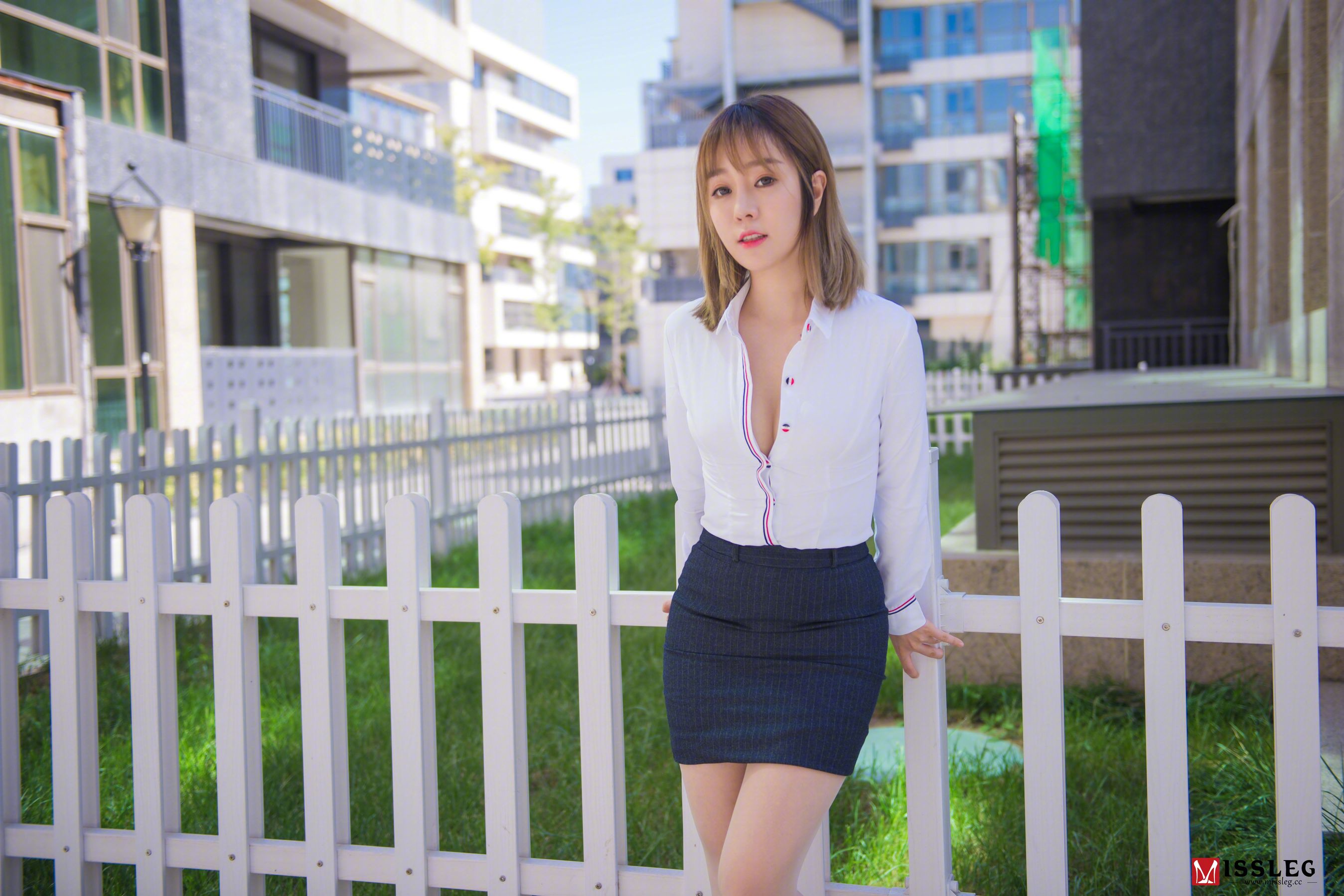 V003 王语纯 《撕裂的OL》-图5