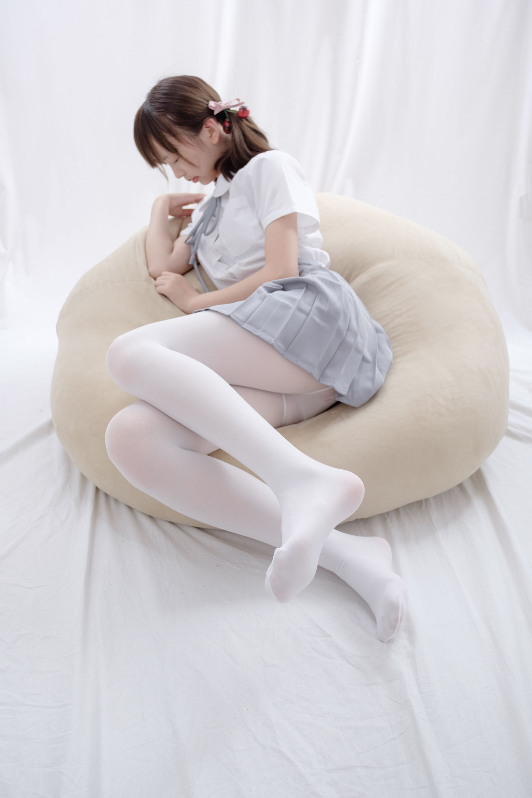 R15-025 白丝足控-图5