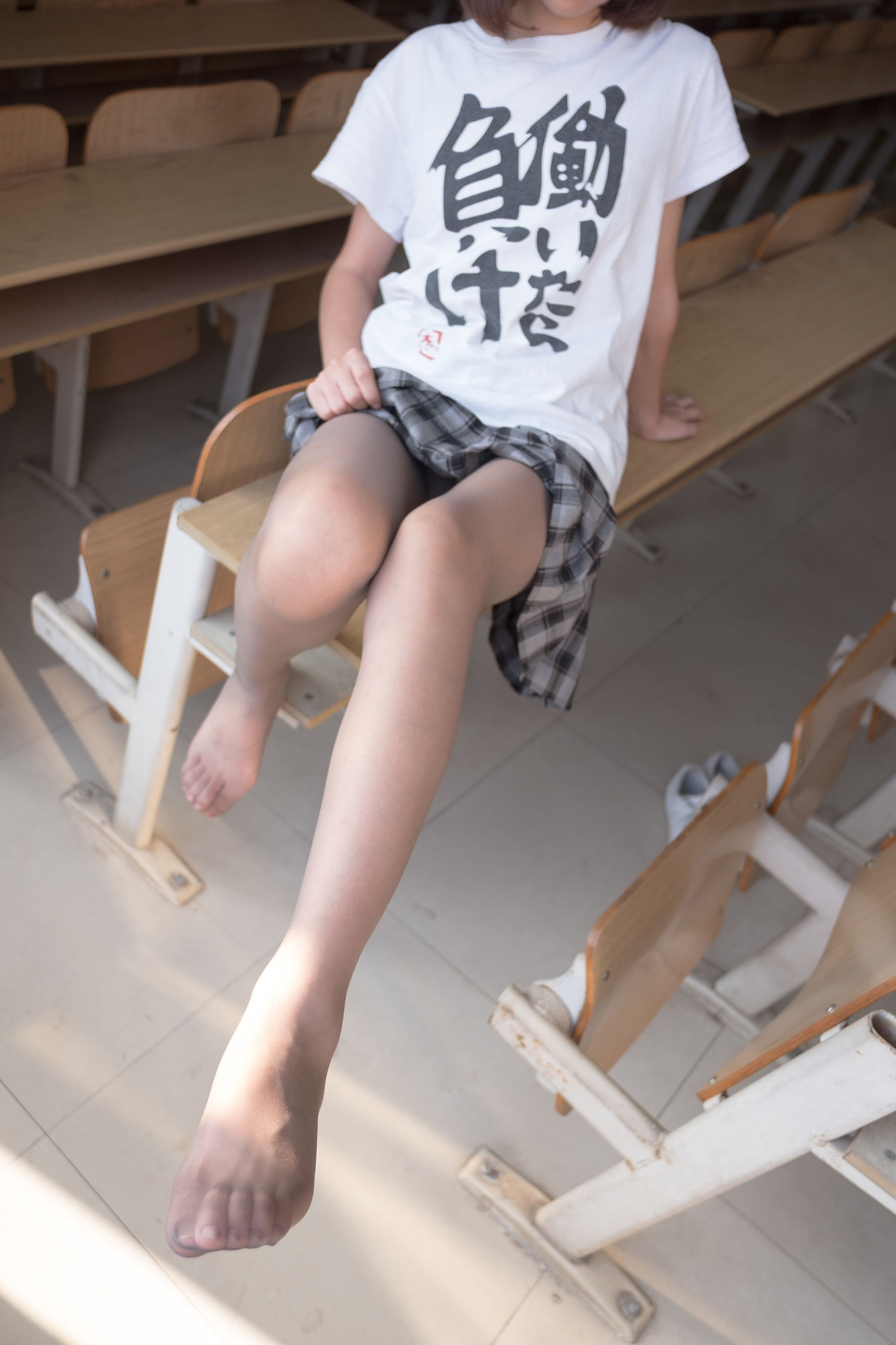 R15-037 教室灰丝美脚-图114