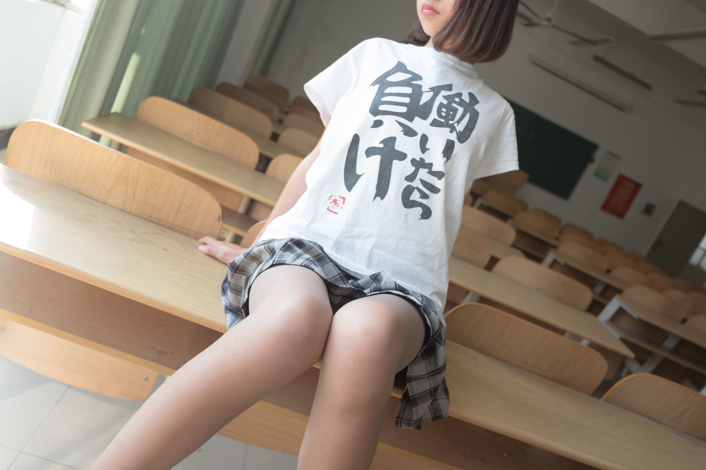 R15-037 教室灰丝美脚-图54