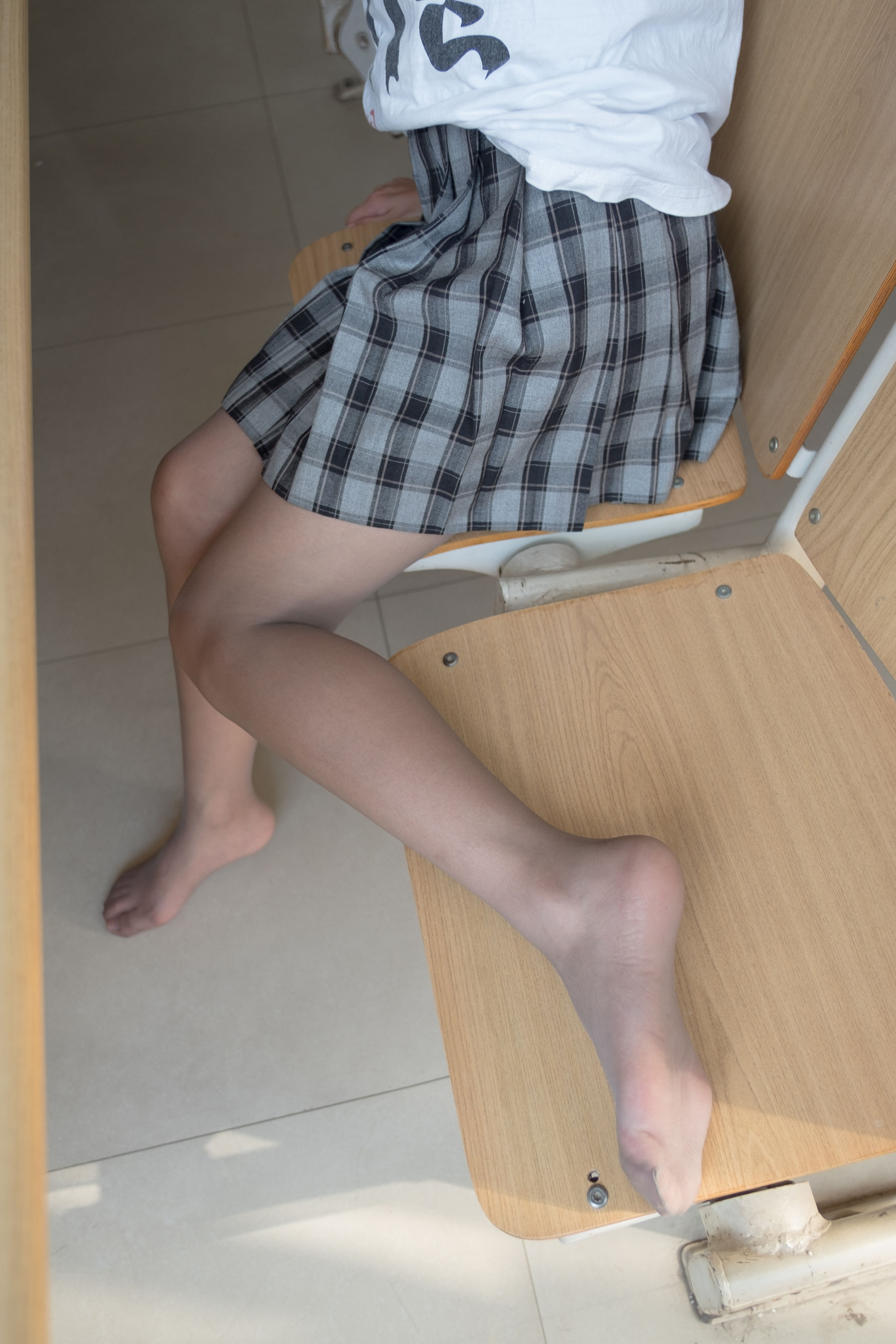 R15-037 教室灰丝美脚-图61