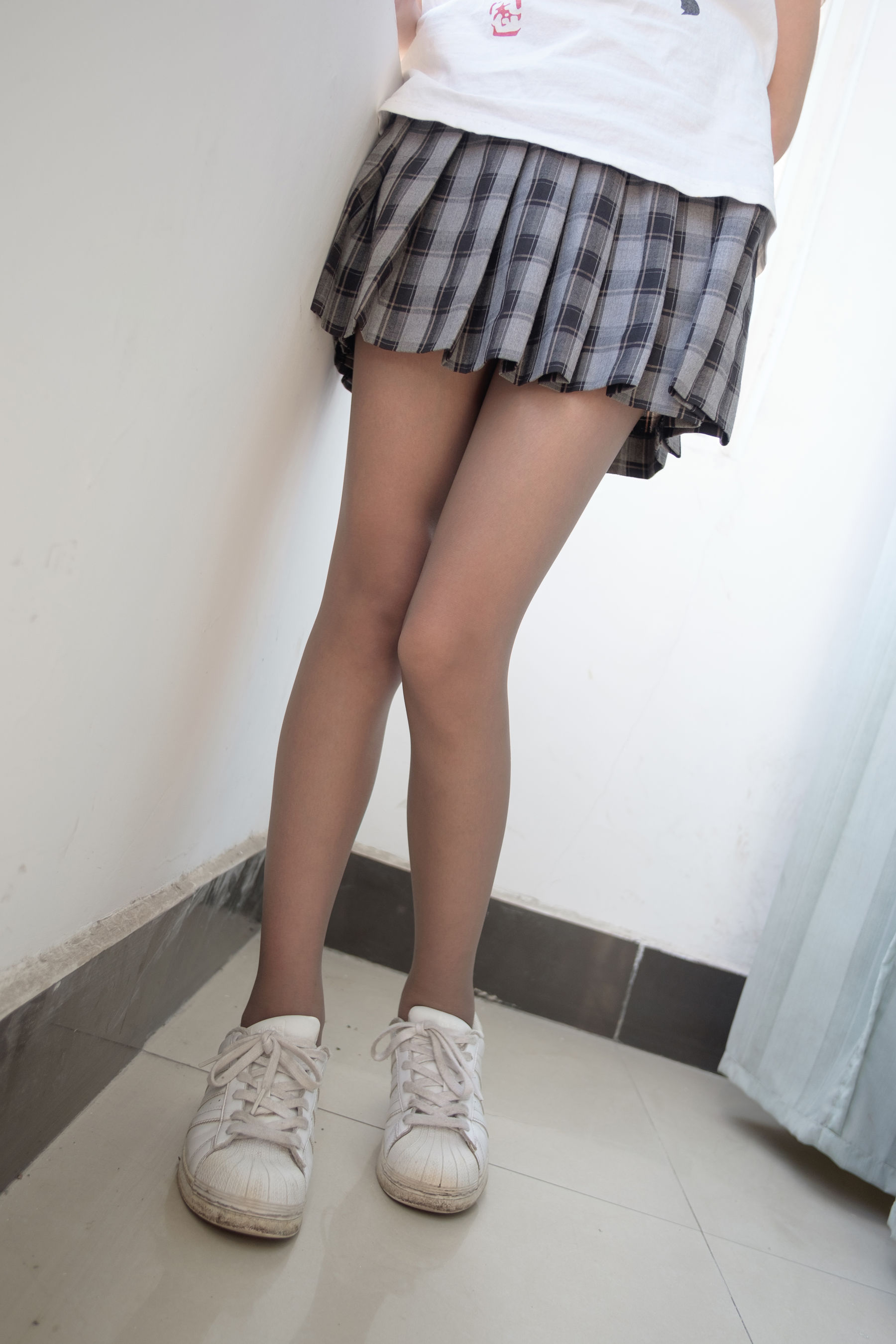 R15-037 教室灰丝美脚-图83