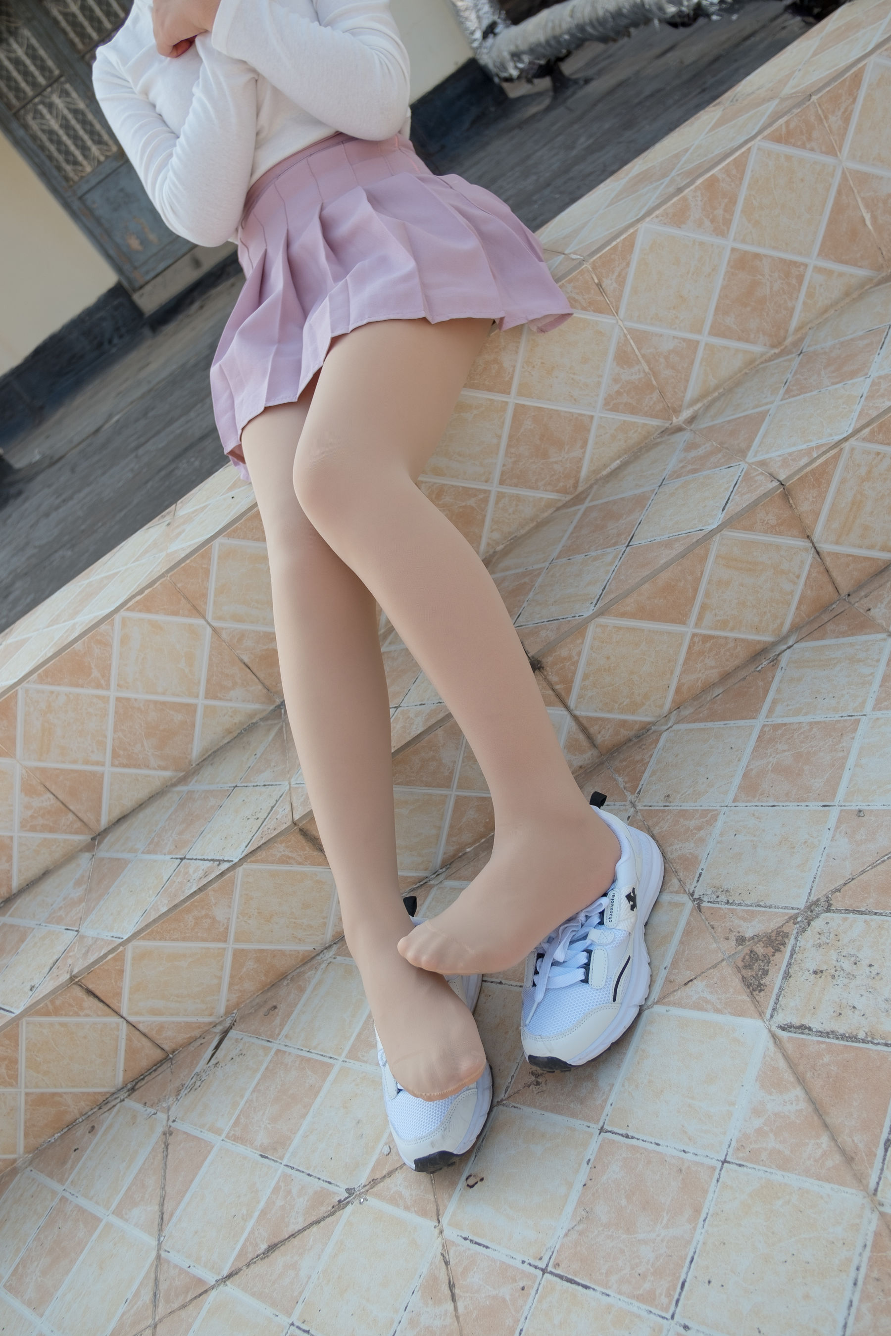R15-038 肉丝大胸妹-图4