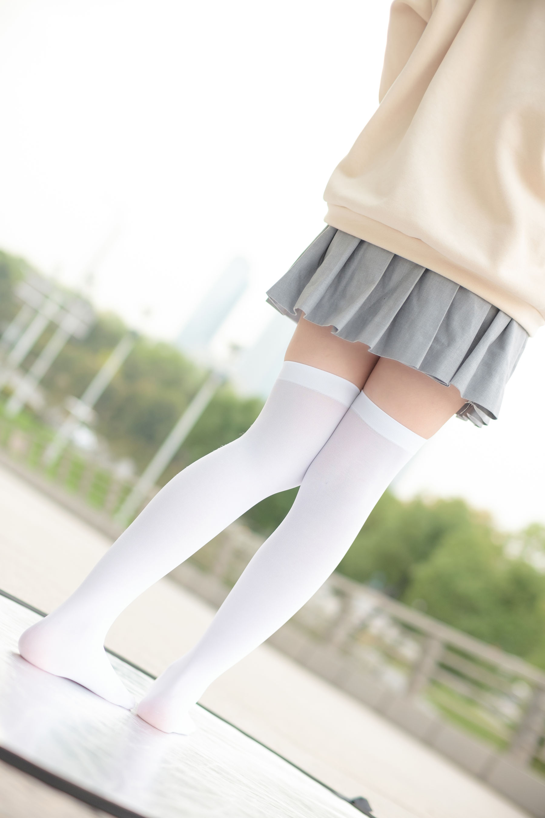 R15-040 户外白丝短裙-图121