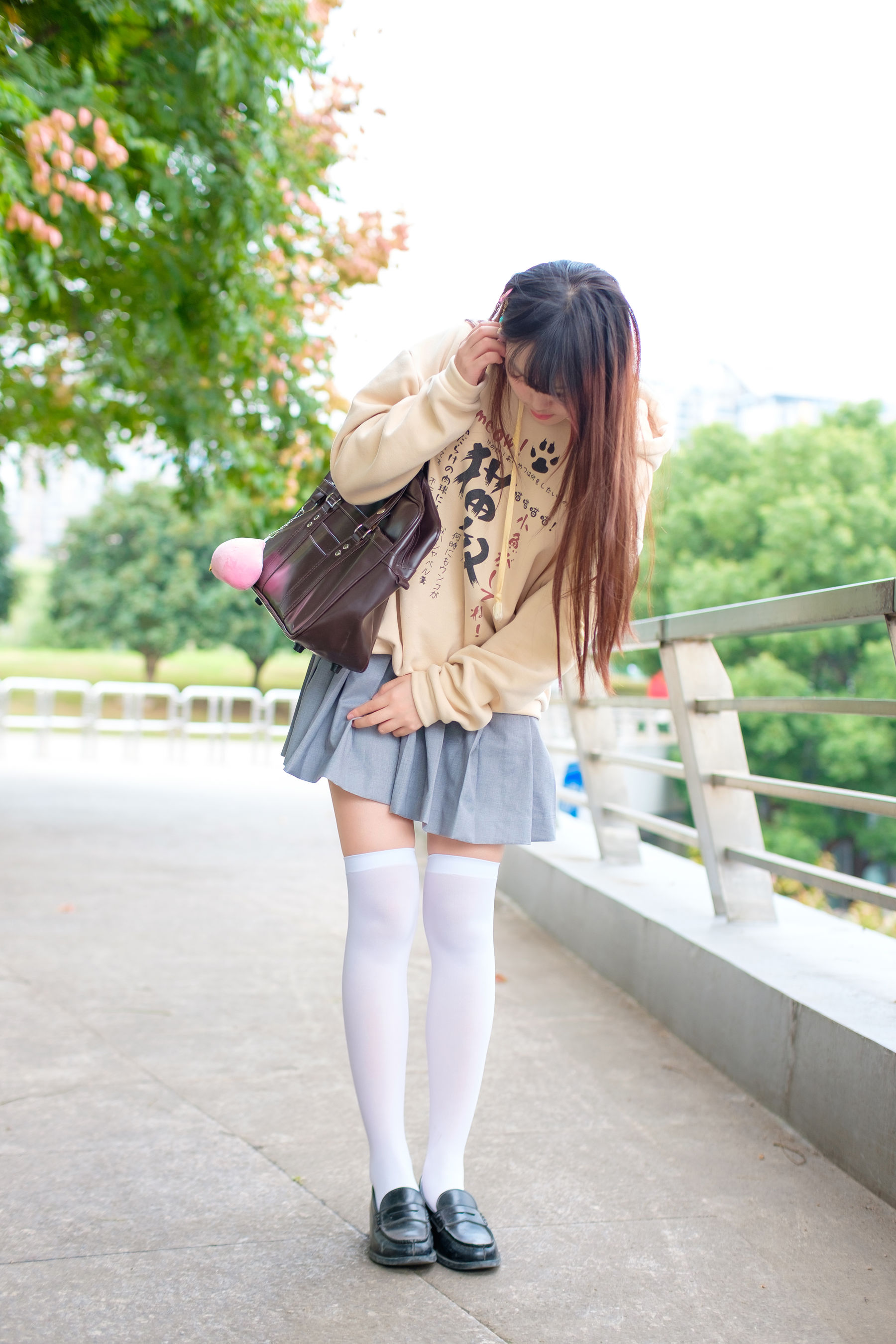 R15-040 户外白丝短裙-图23