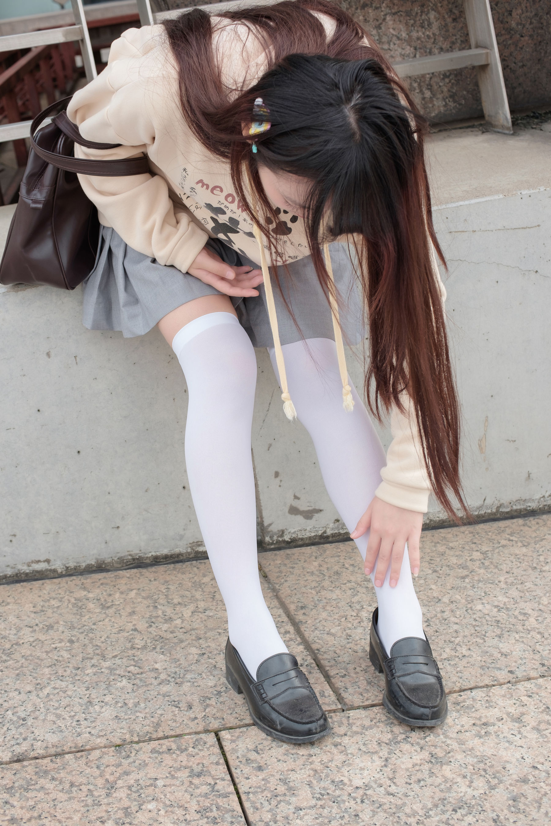 R15-040 户外白丝短裙-图29