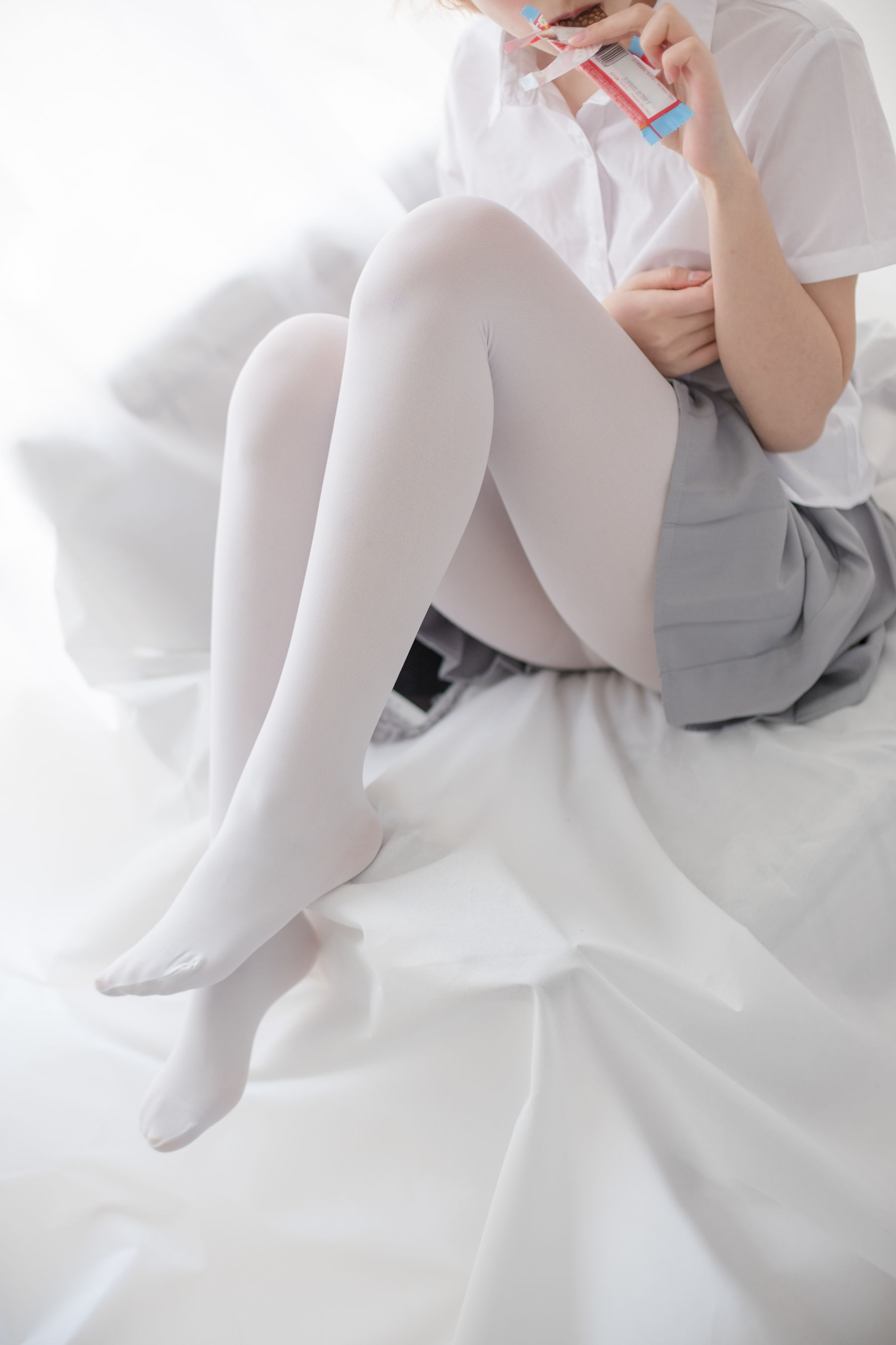 R15-045 白丝学妹休憩空间-图0