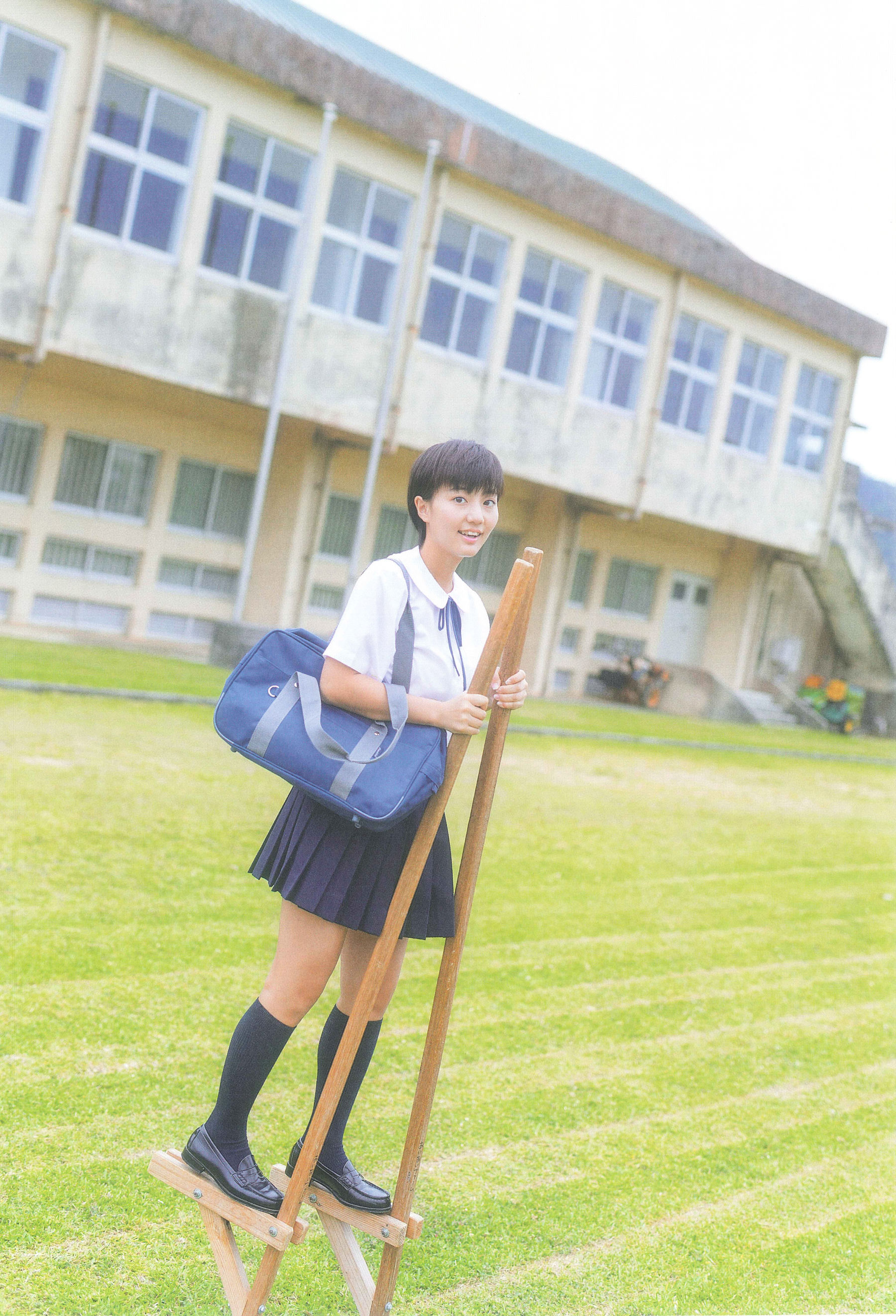 Manami Arai 新井愛瞳『セブンティーンズ?ブルー』1st写真集-图11