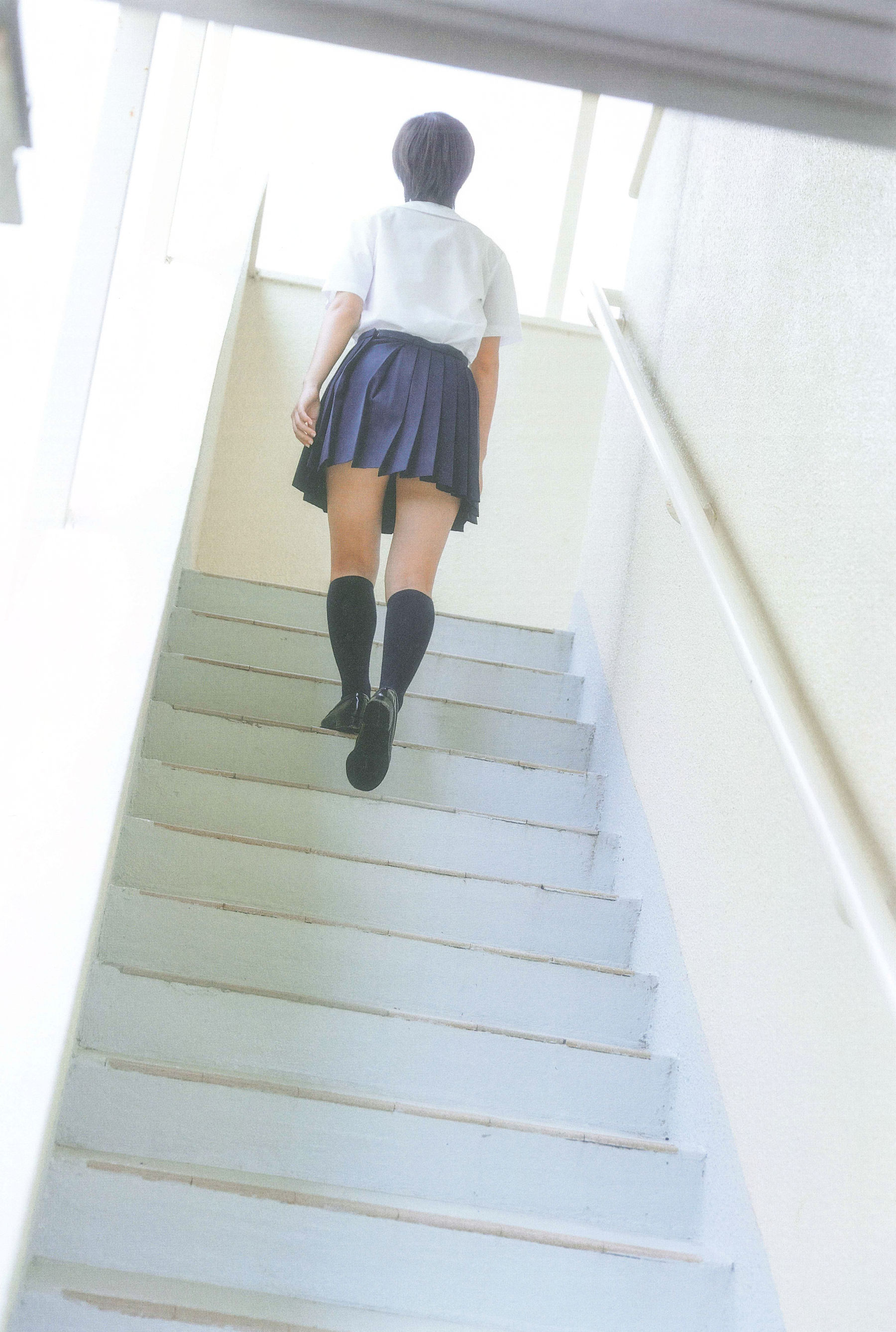 Manami Arai 新井愛瞳『セブンティーンズ?ブルー』1st写真集-图5