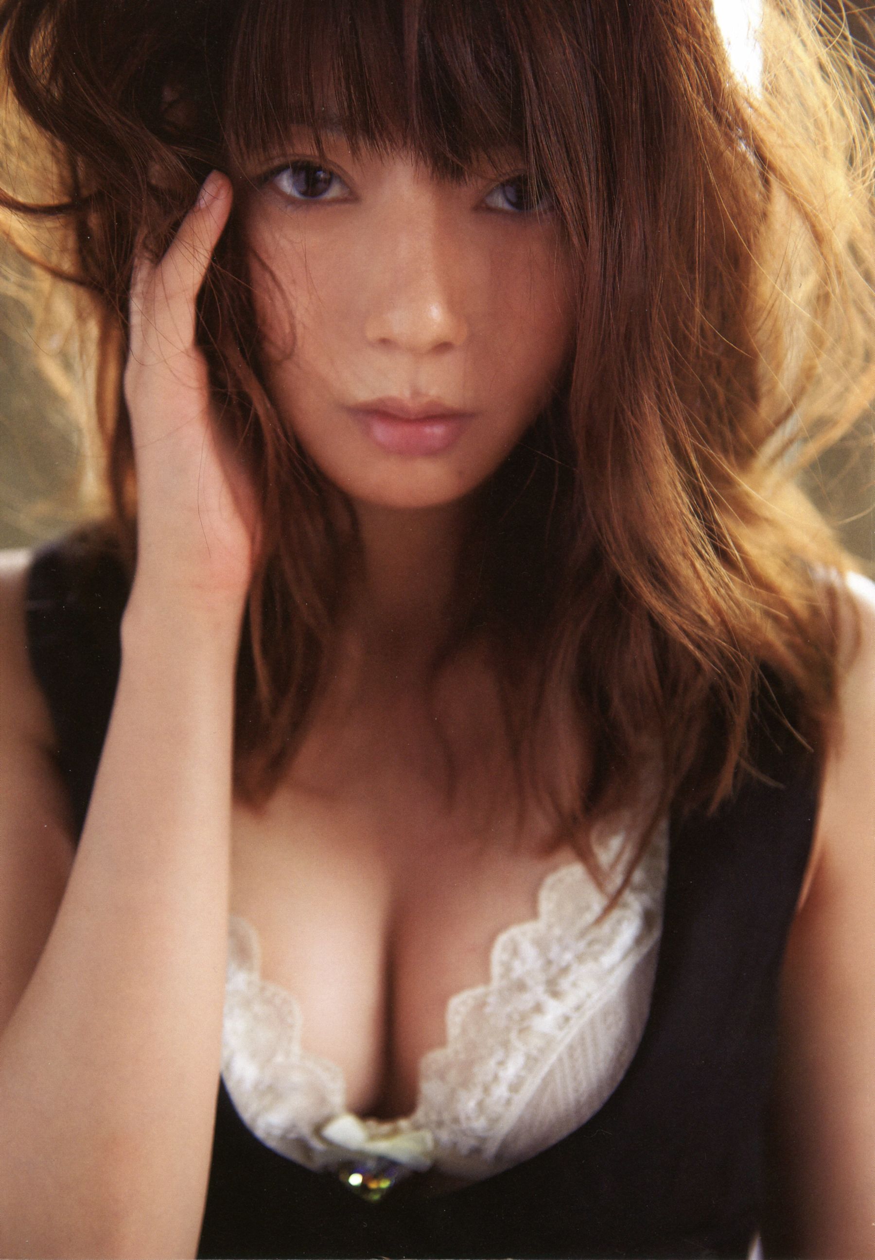 Yuria Haga 芳賀優里亜 写真集 「赤×ピンク」-图1