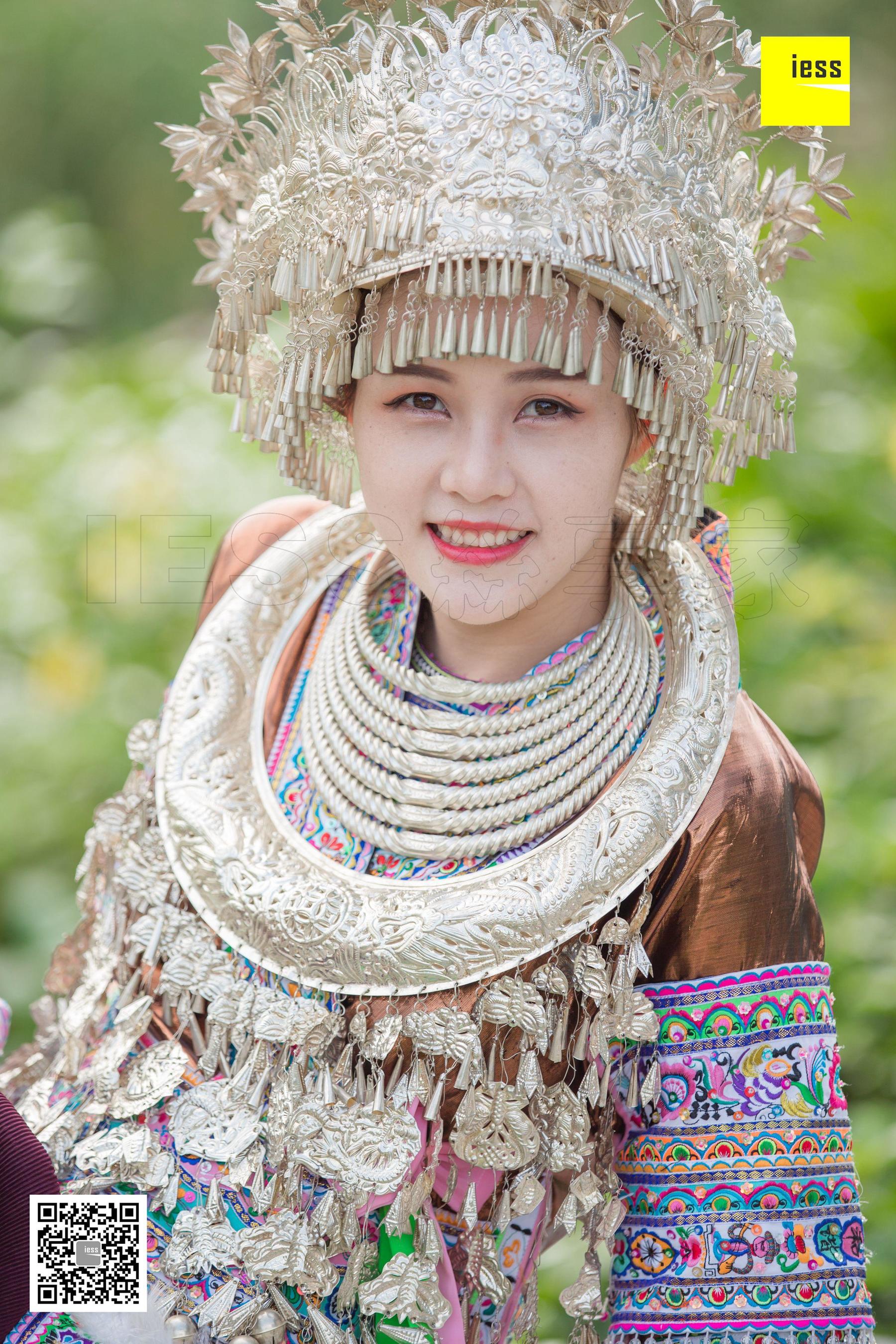 模特 九妹《穿丝袜的苗族九妹》-图3
