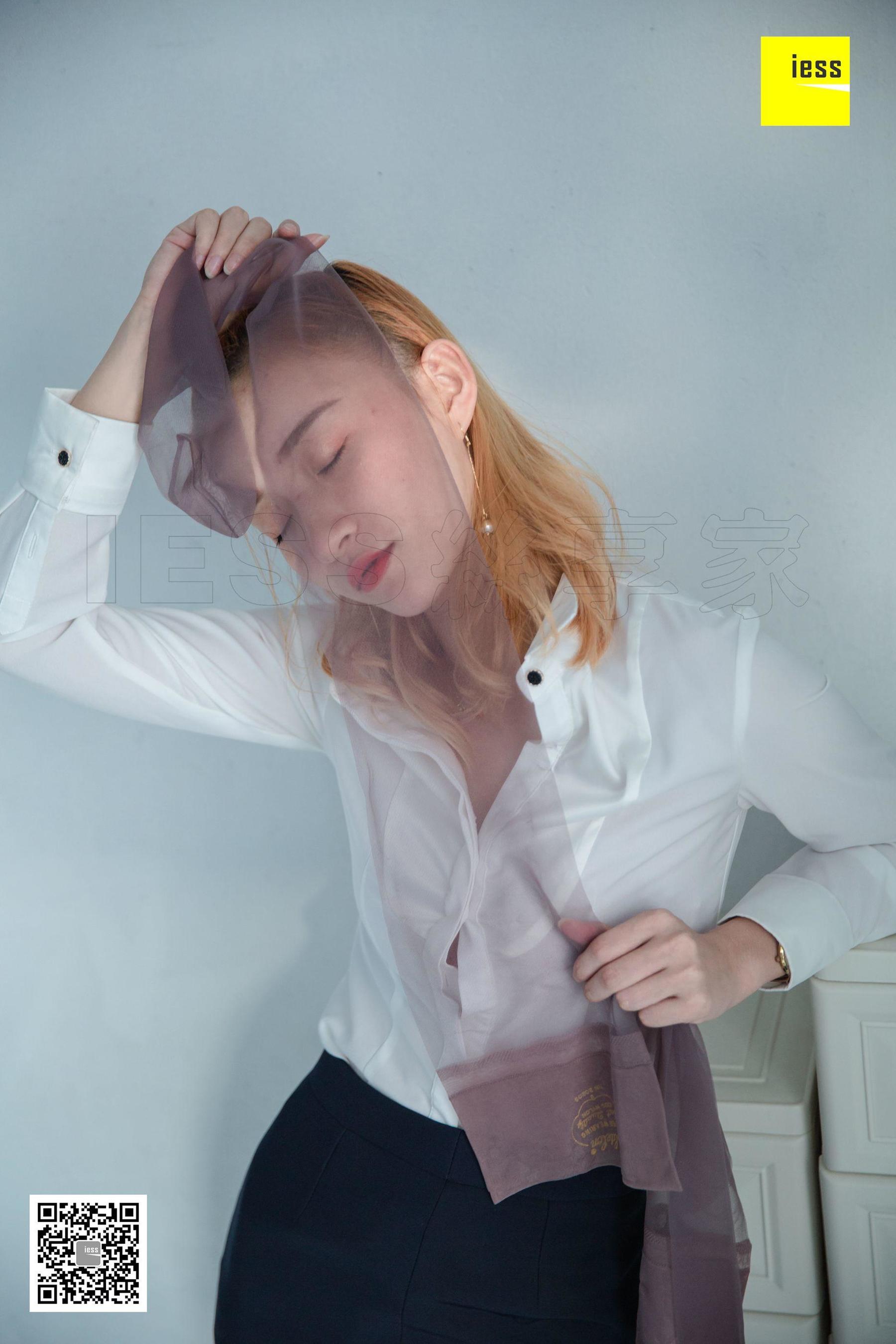模特：秋秋 《秋姐的黑丝审视》-图1