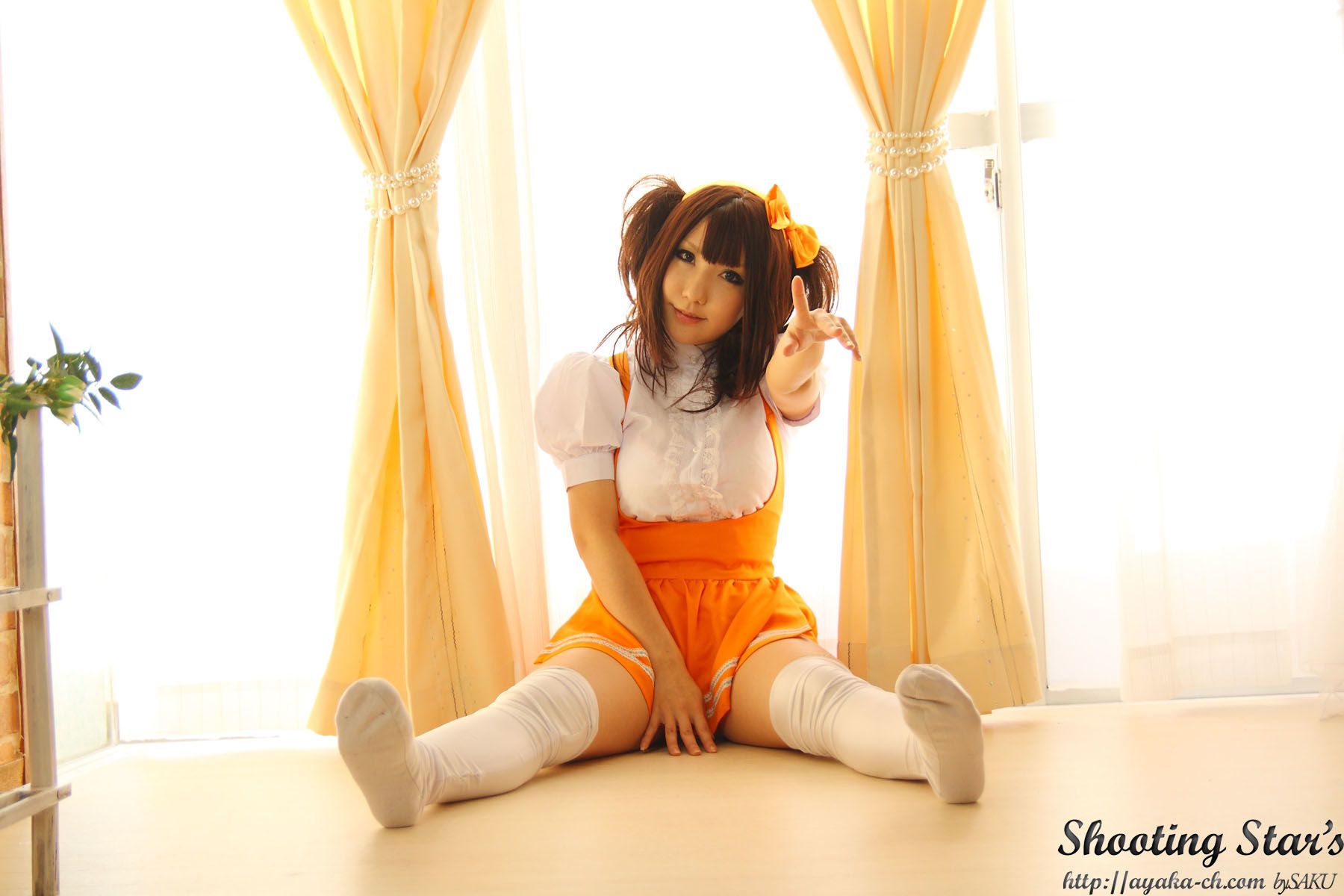 绫香サク   Waitress+Cheerleader-图1