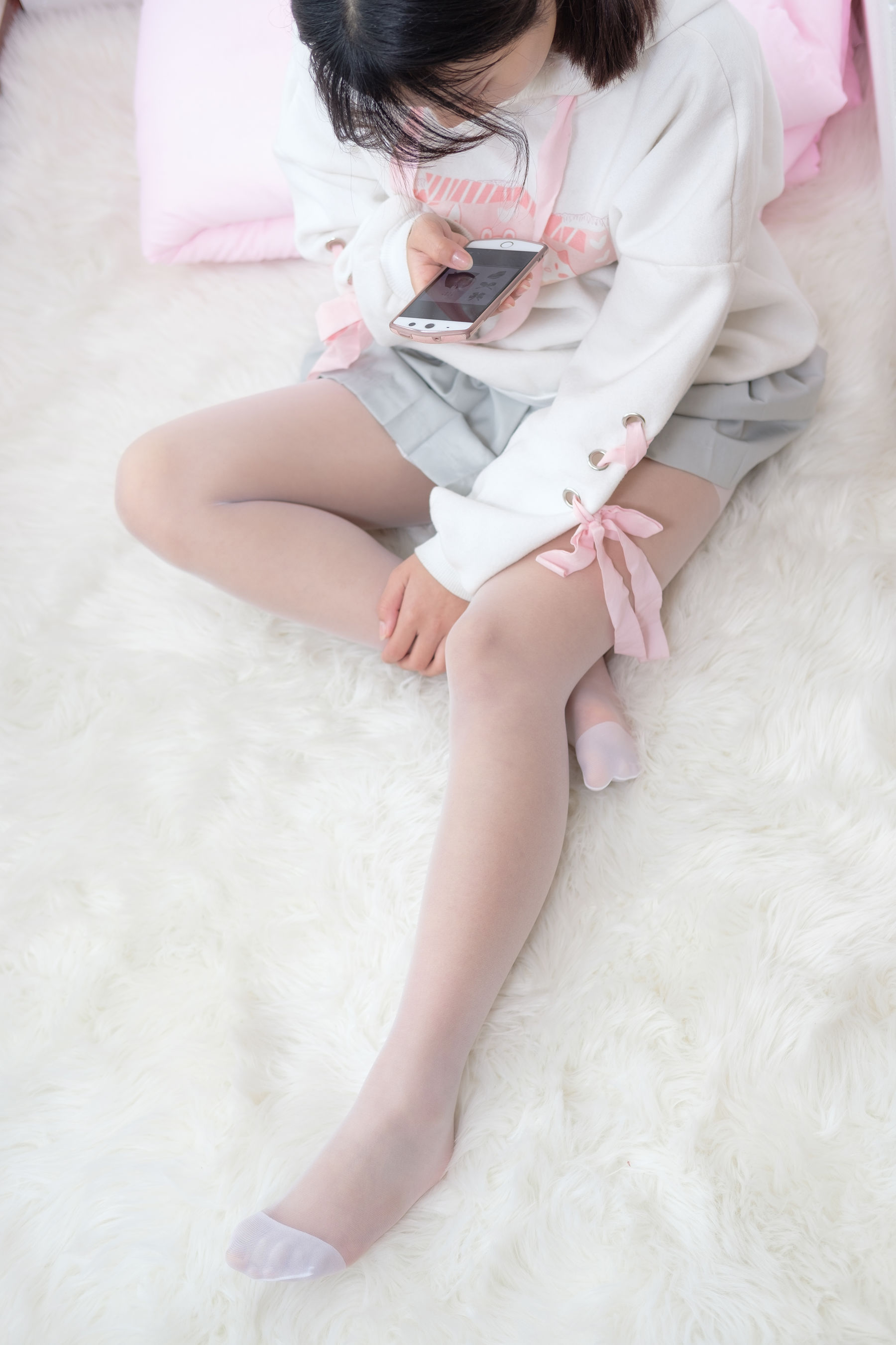 白丝美足少女-图31