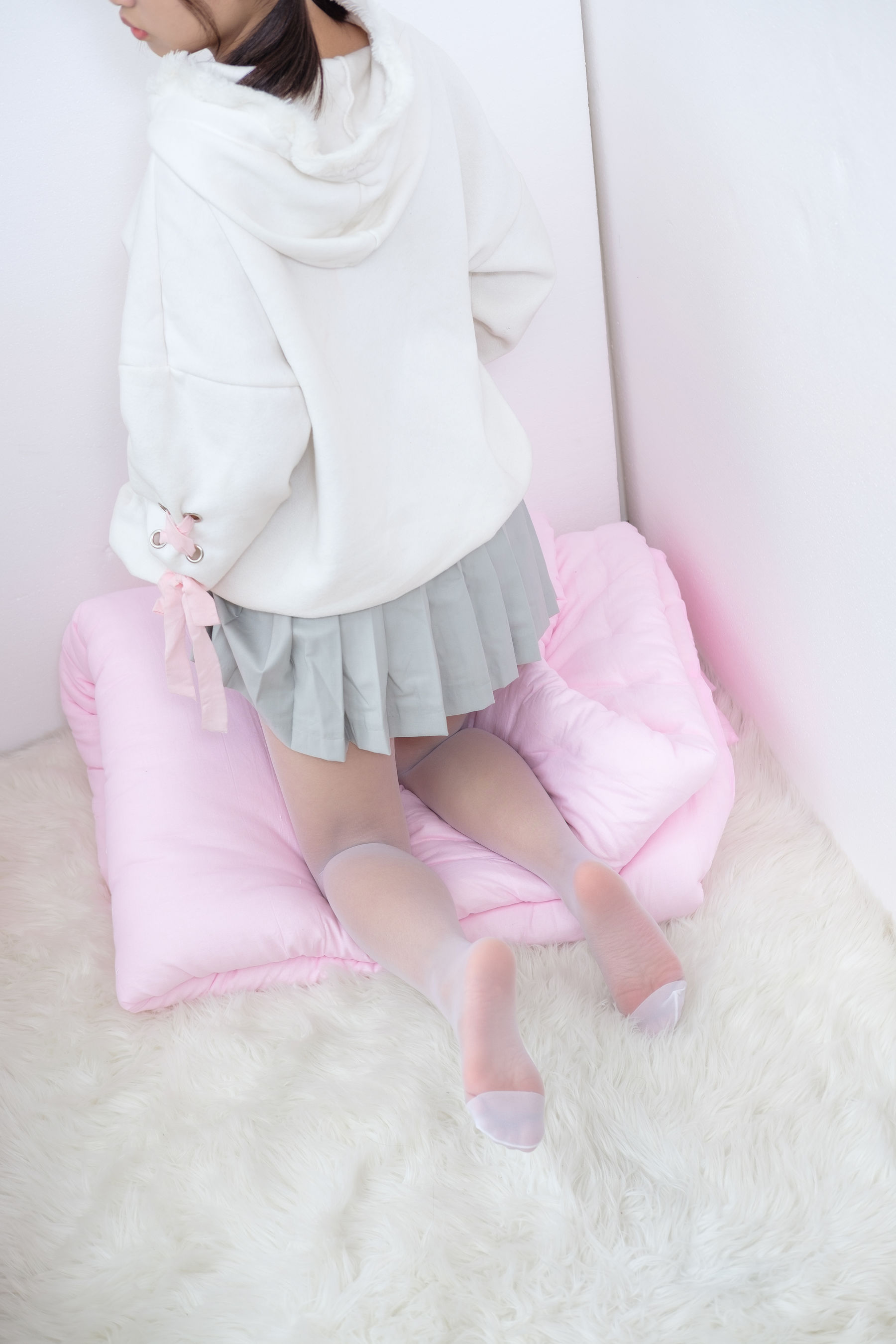 白丝美足少女-图50
