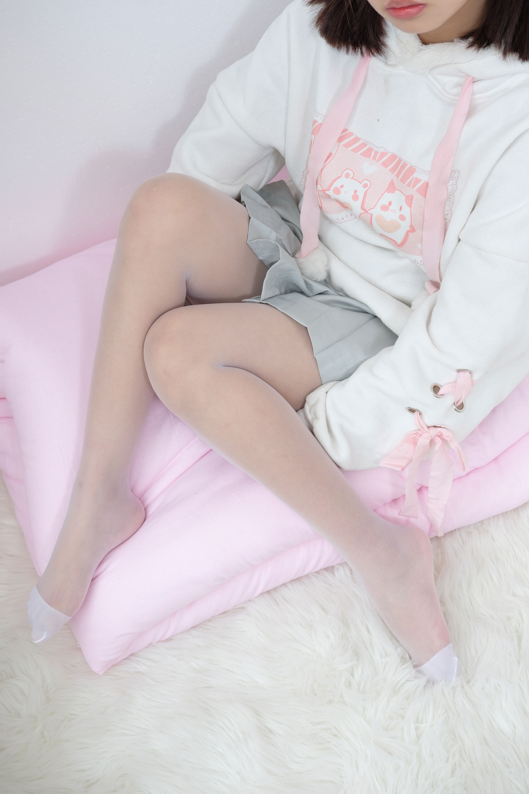 白丝美足少女-图7