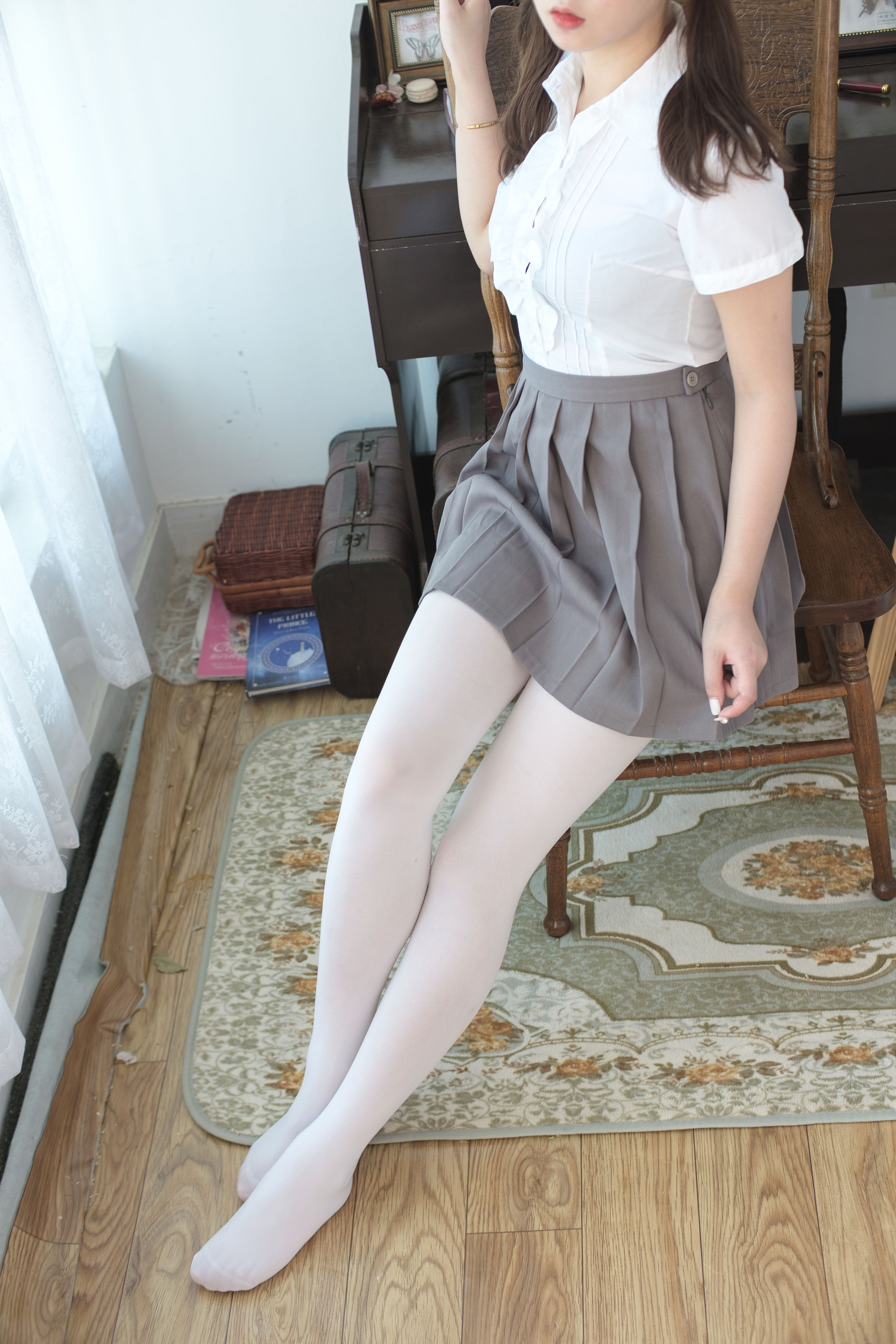 白丝美少女-图2