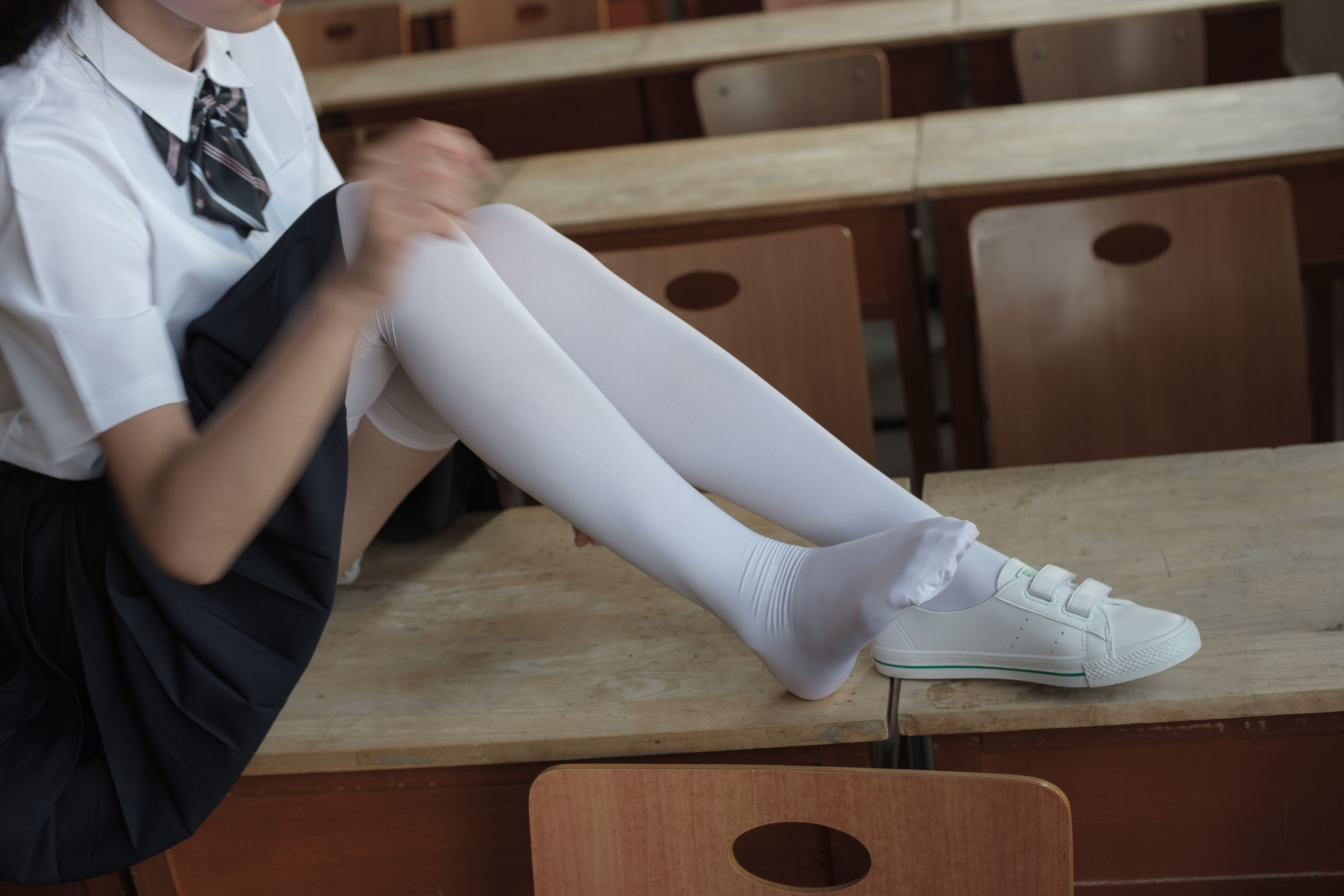 教室里的JK白丝少女-图10