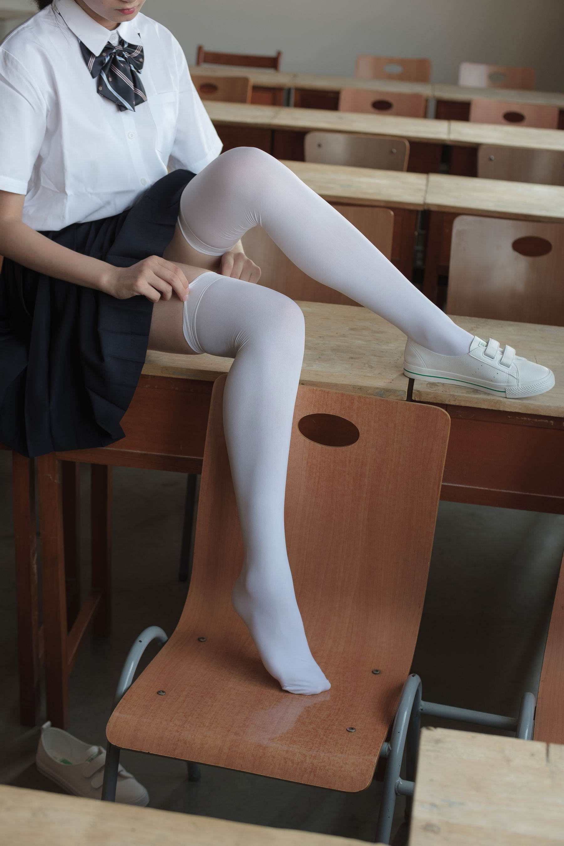 教室里的JK白丝少女-图11