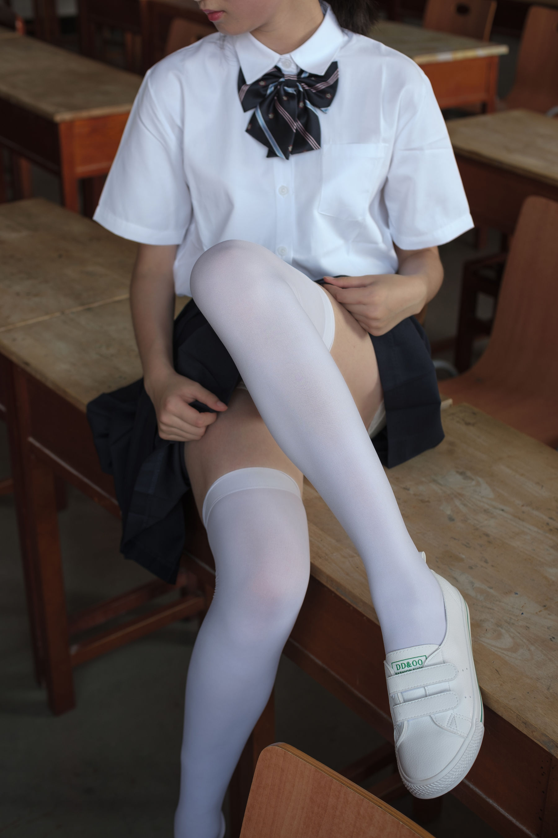 教室里的JK白丝少女-图14