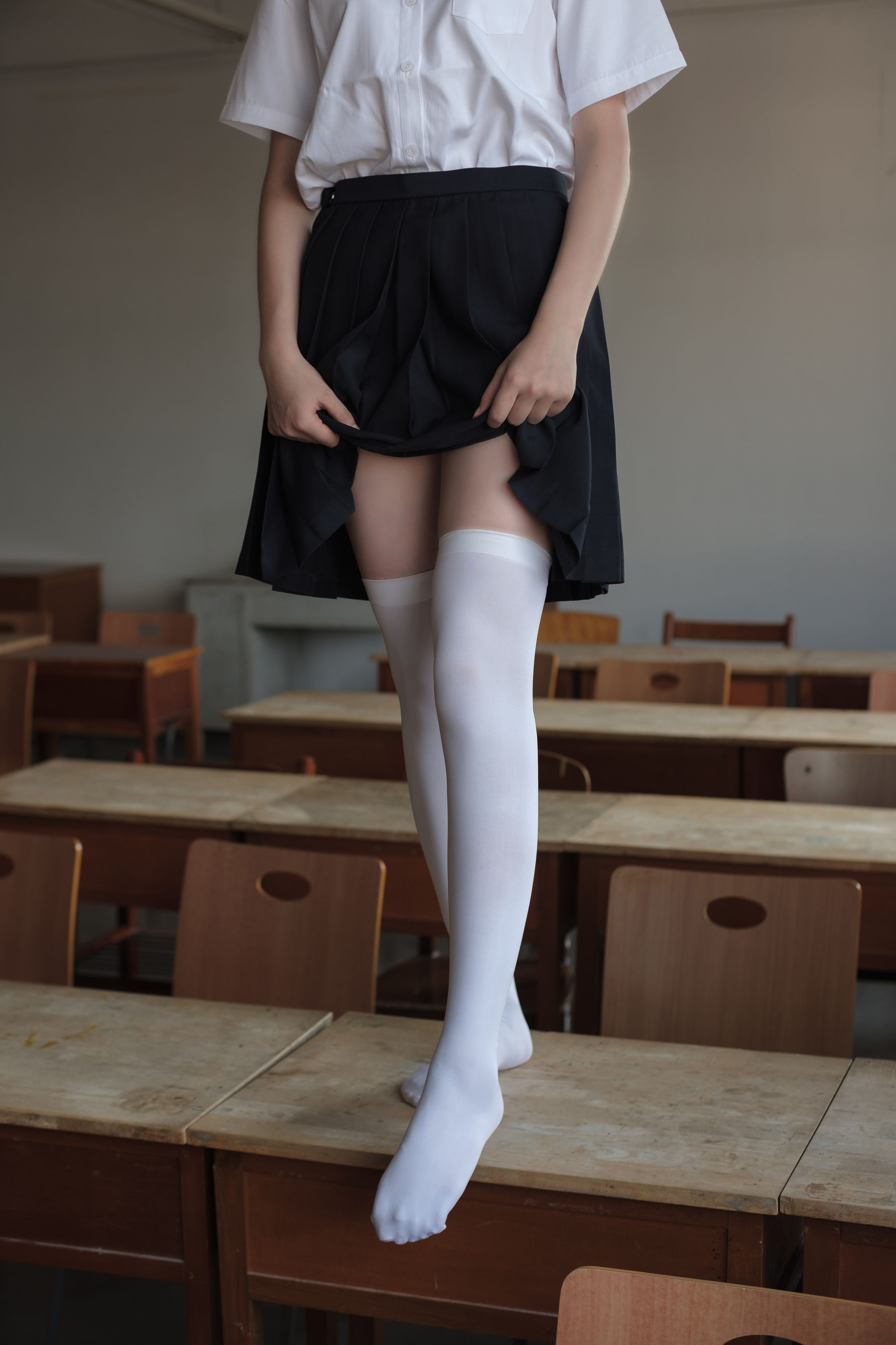 教室里的JK白丝少女-图22