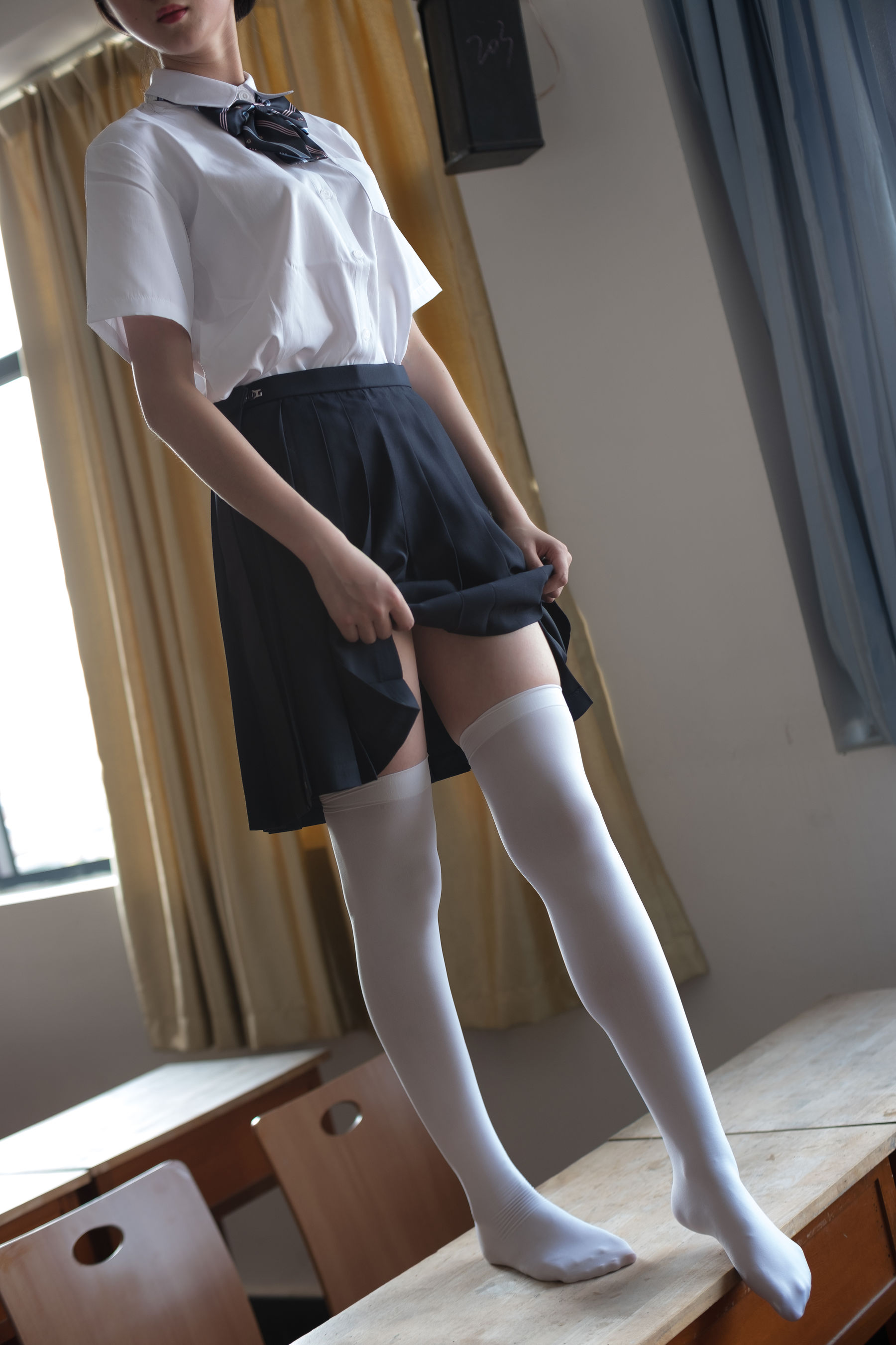 教室里的JK白丝少女-图26
