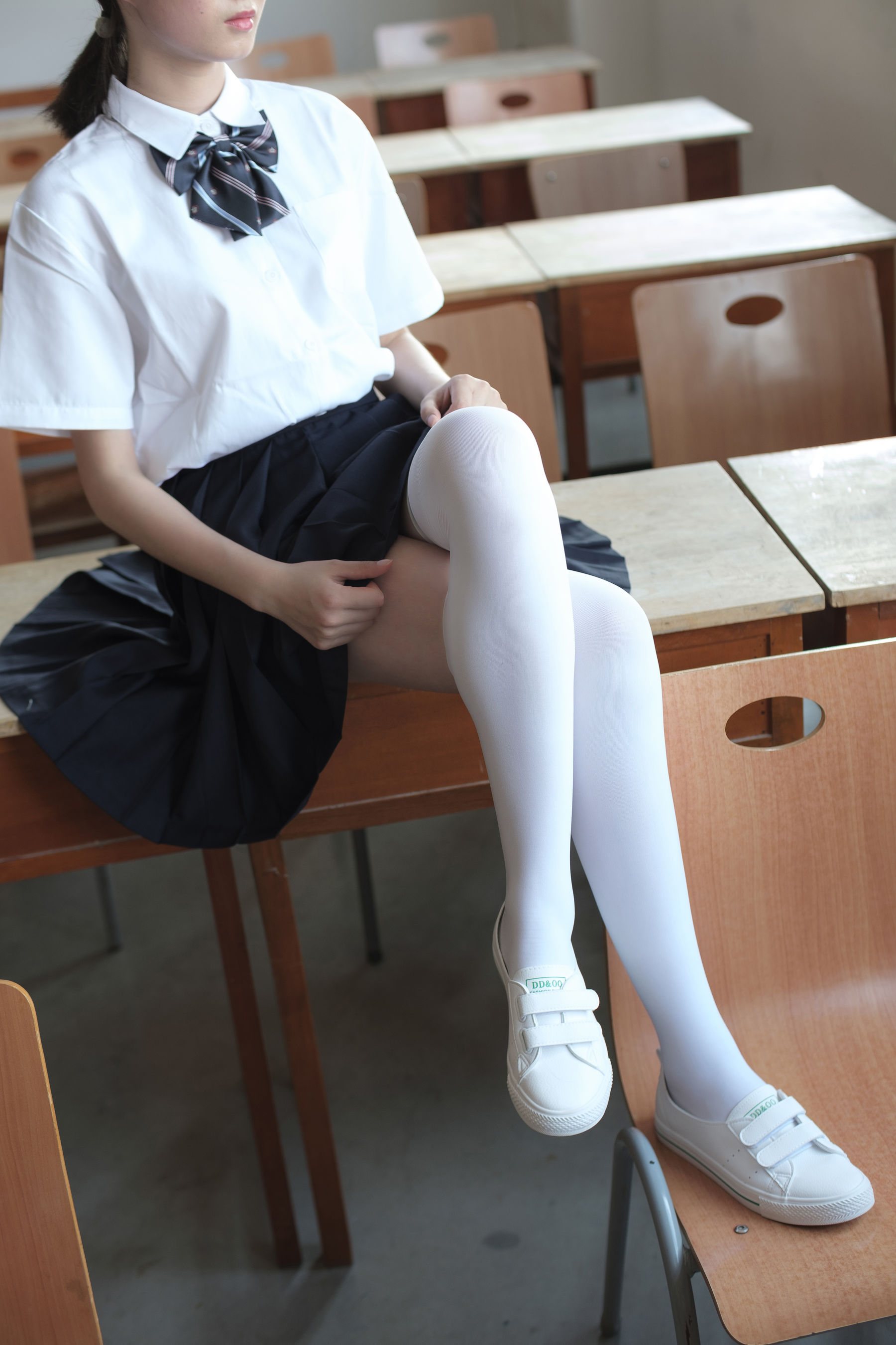 教室里的JK白丝少女-图7