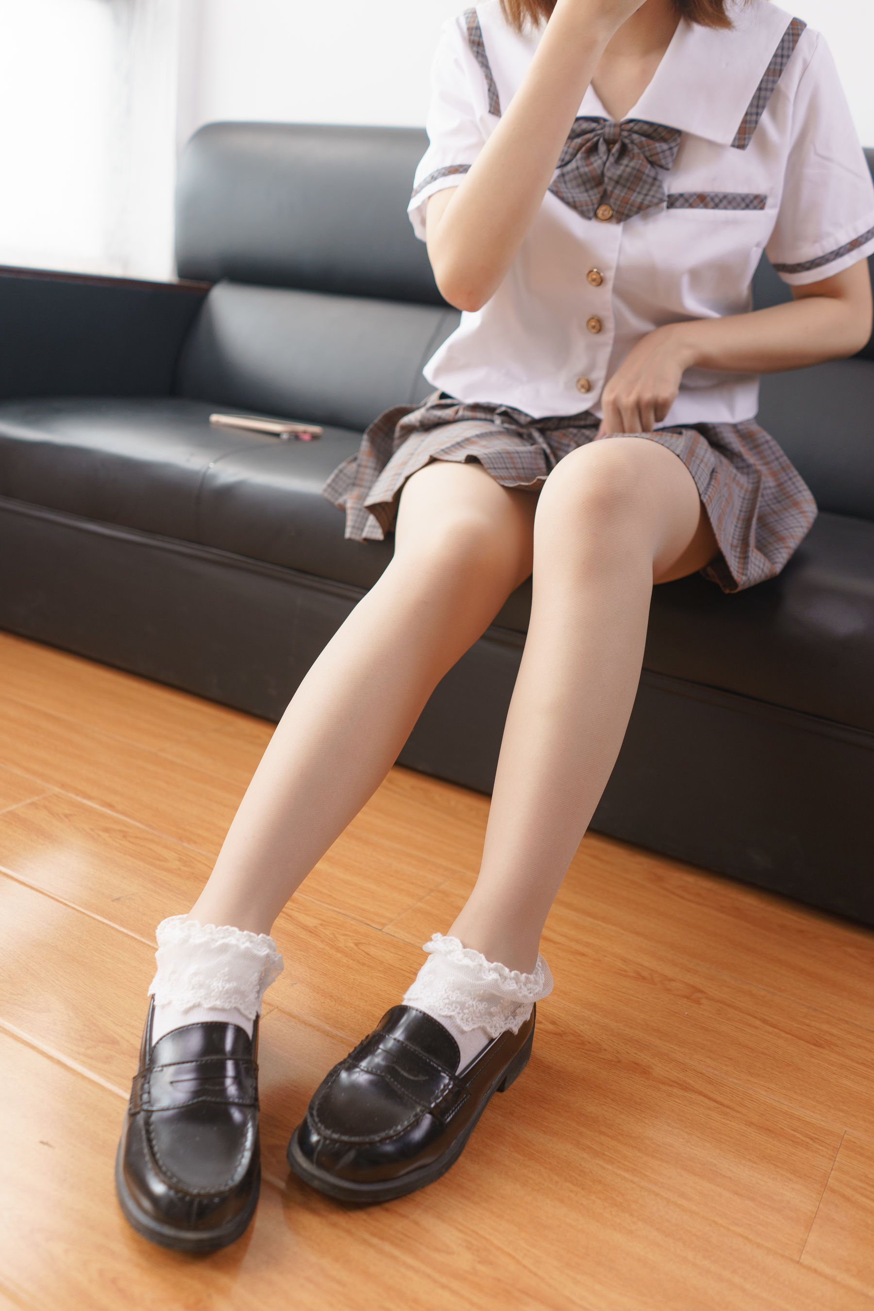 校服肉丝少女-图1