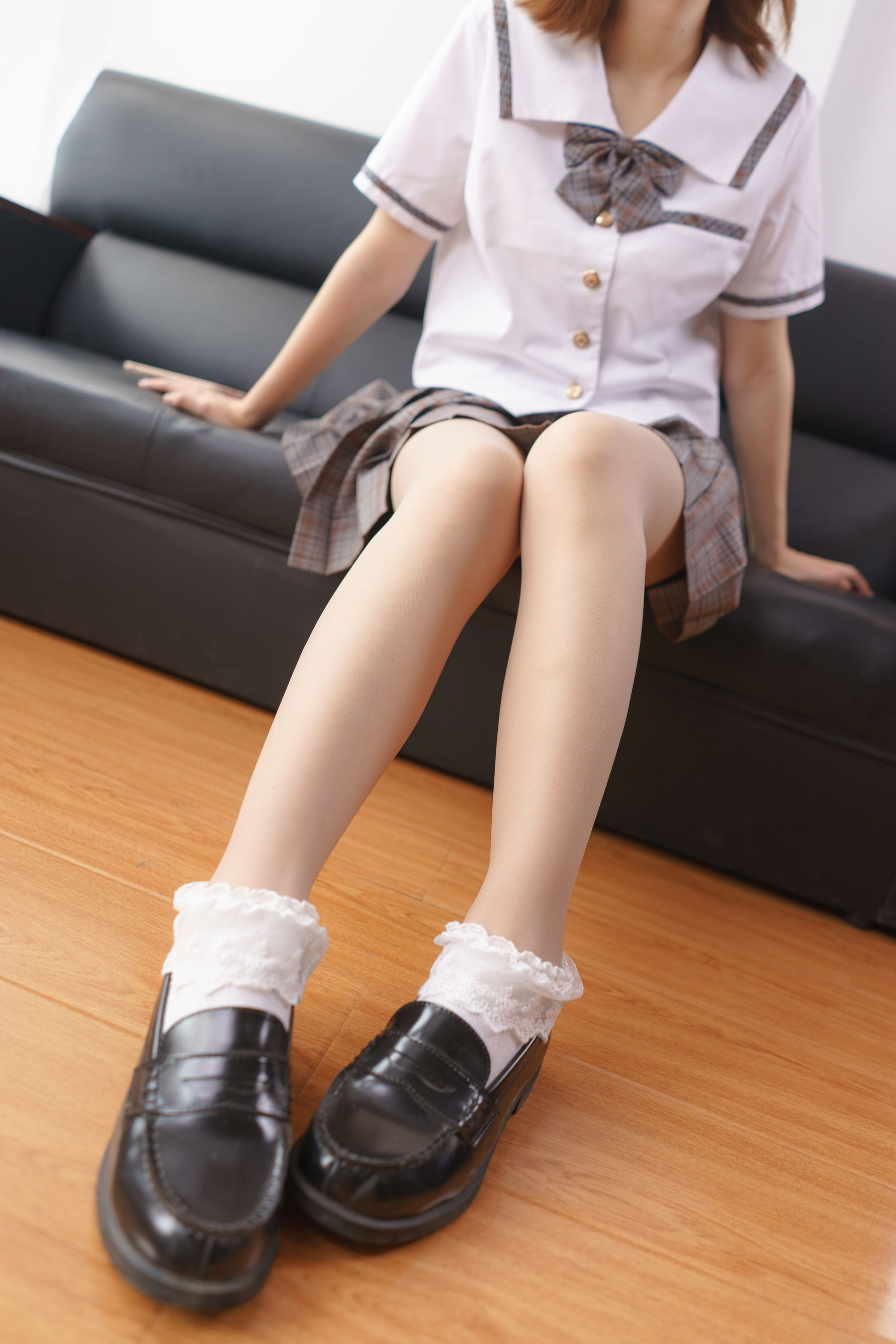 校服肉丝少女-图4