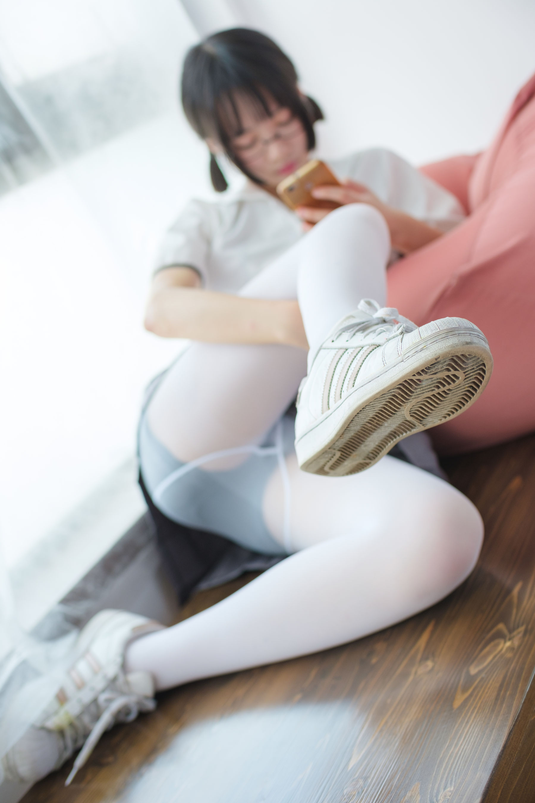 红色校服肉丝美足少女-图11