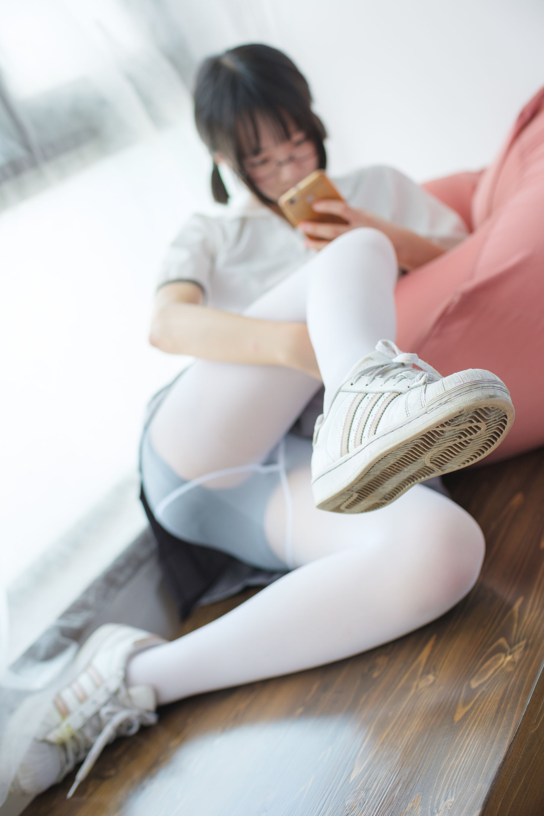 红色校服肉丝美足少女-图12
