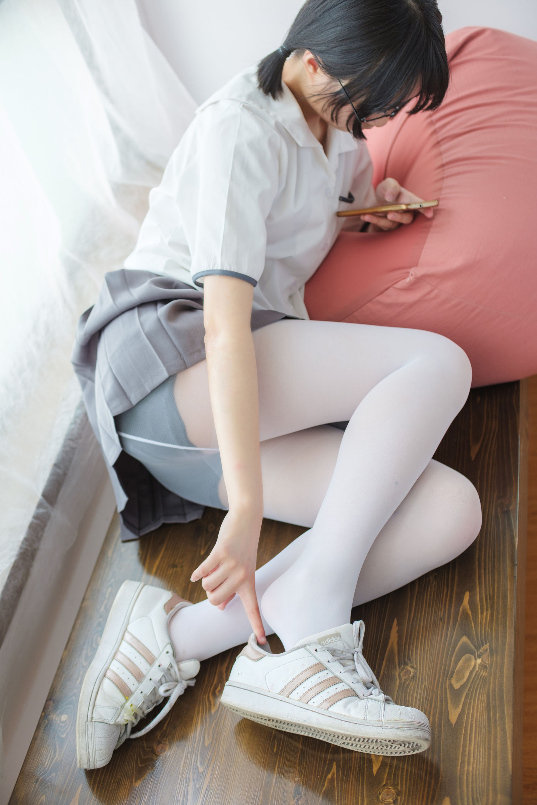 红色校服肉丝美足少女-图13