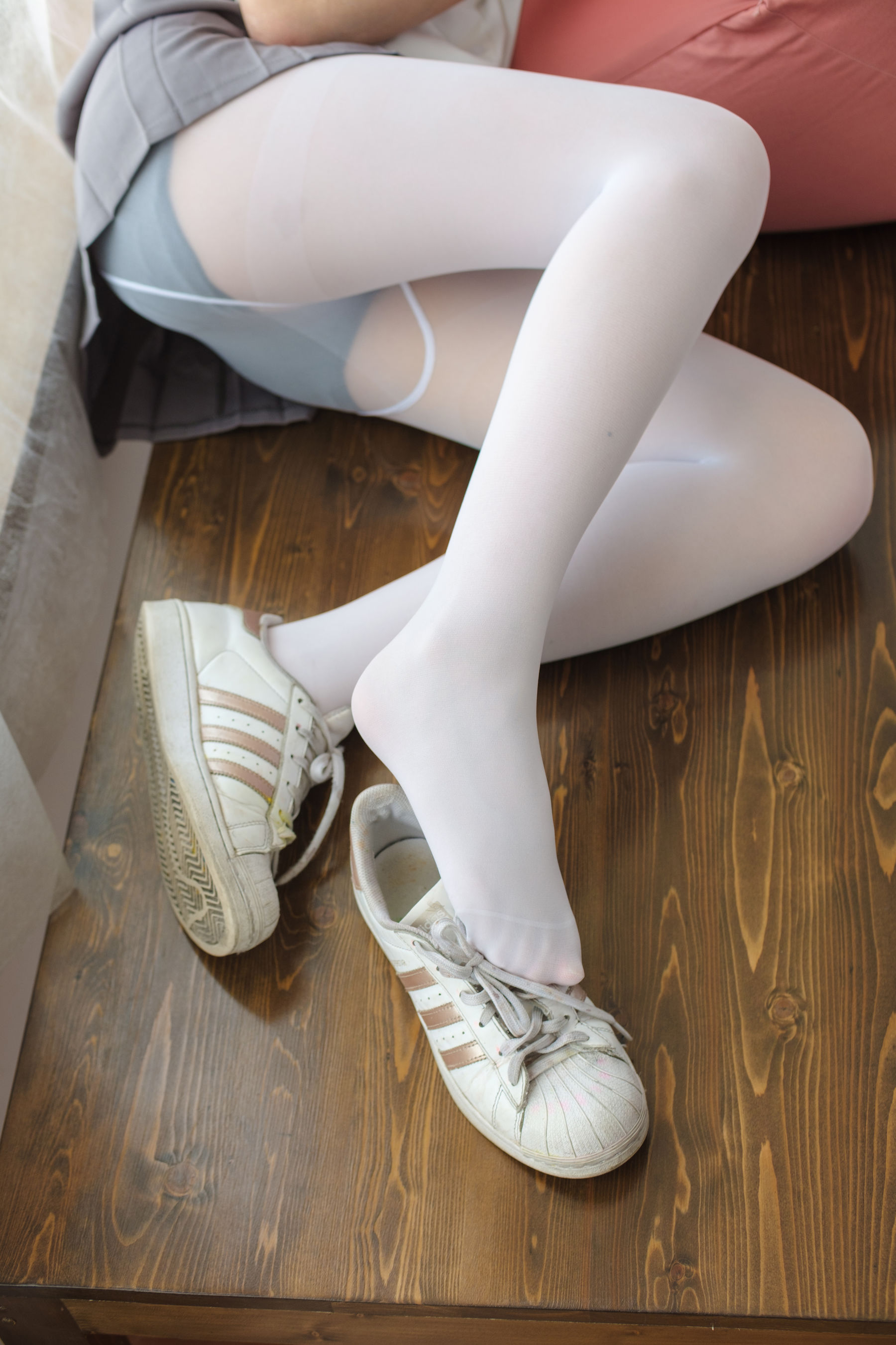 红色校服肉丝美足少女-图15