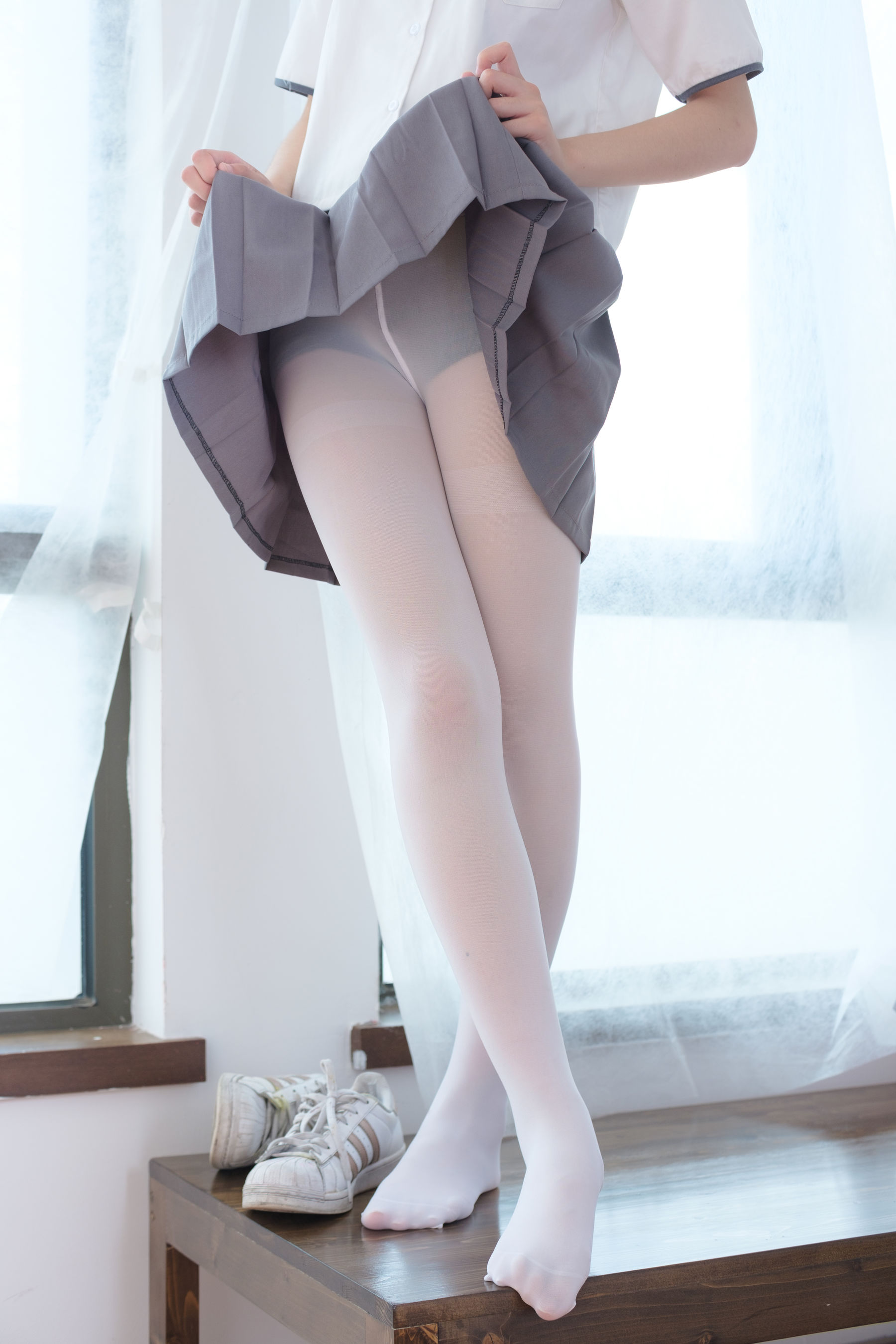 红色校服肉丝美足少女-图22