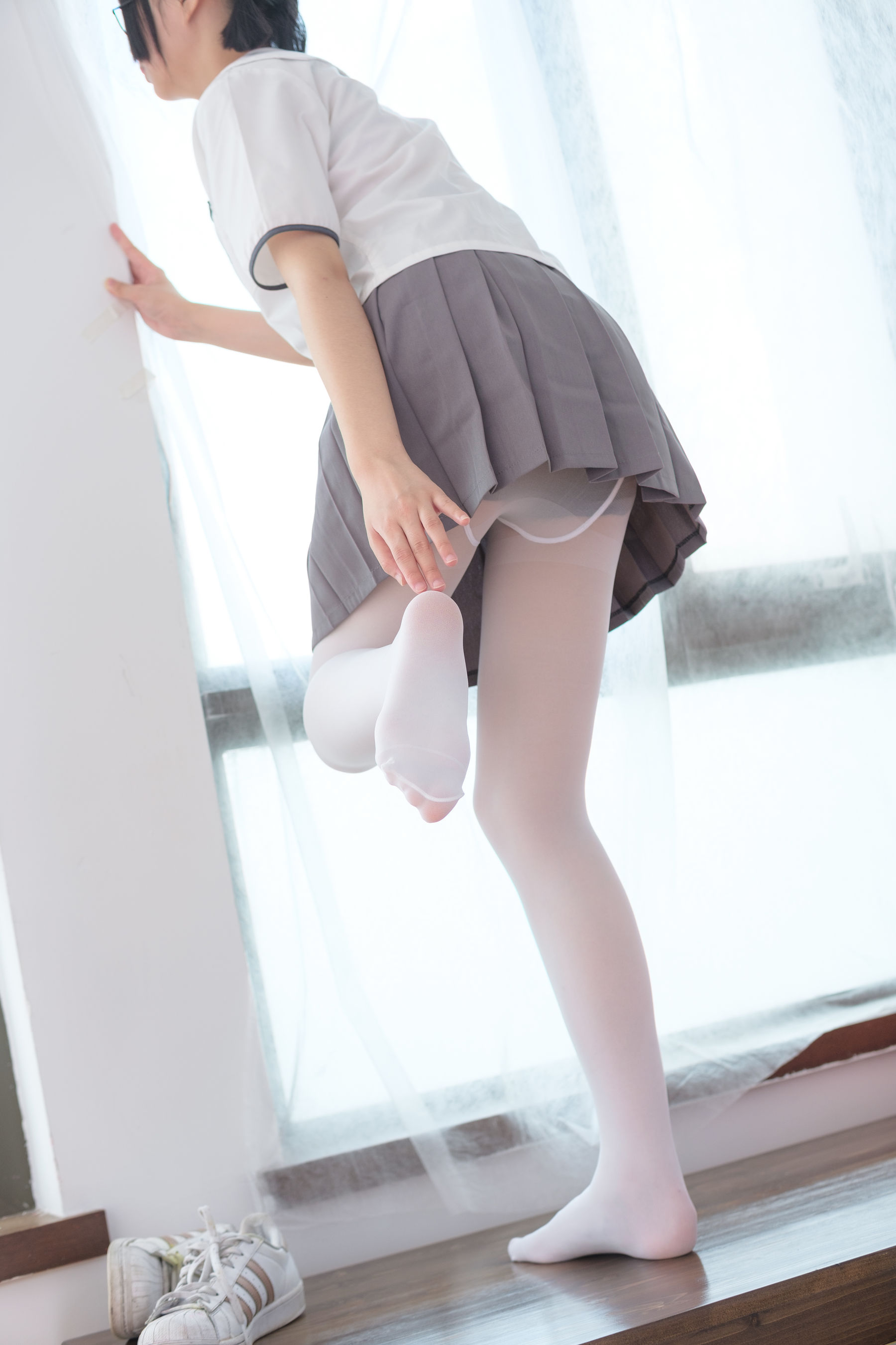 红色校服肉丝美足少女-图25