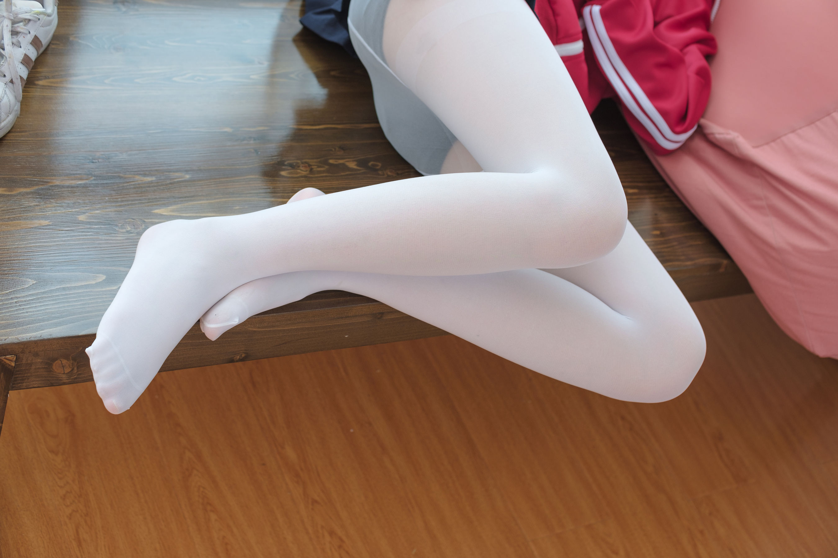 红色校服肉丝美足少女-图32