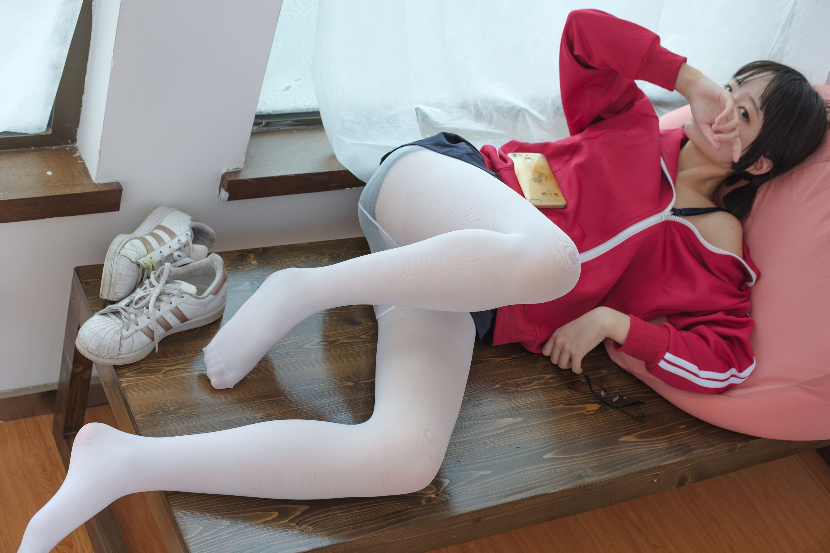 红色校服肉丝美足少女-图33