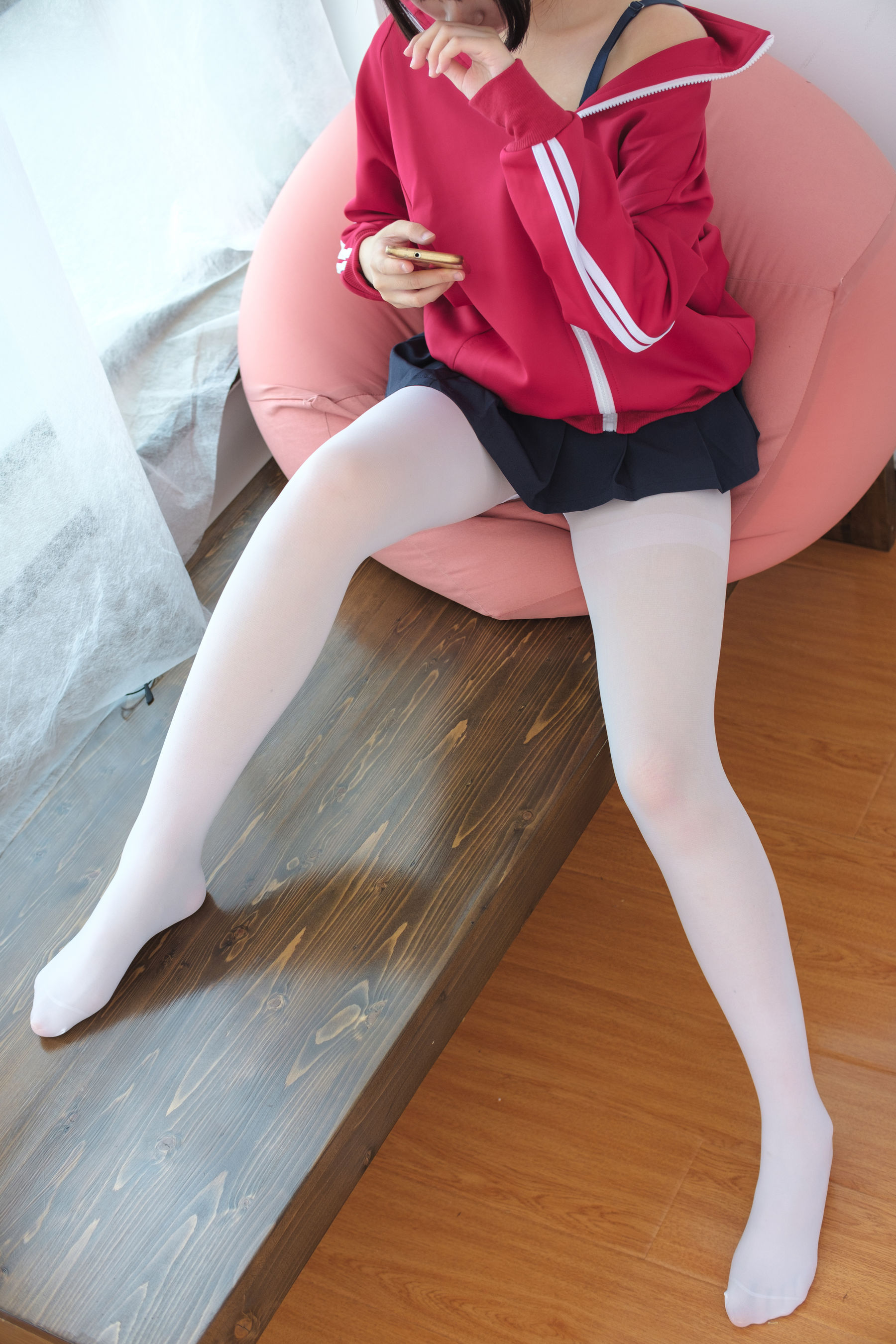 红色校服肉丝美足少女-图35