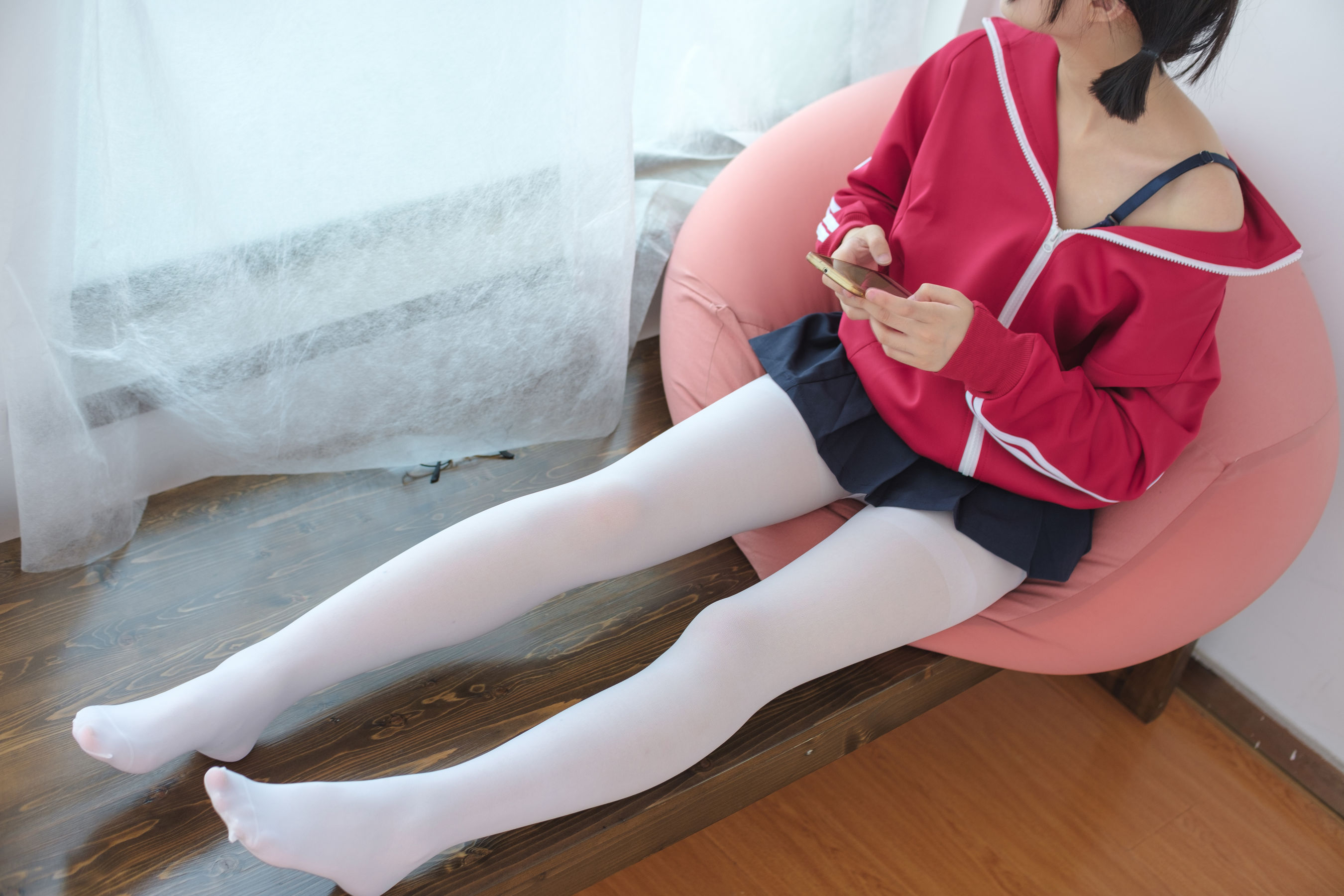 红色校服肉丝美足少女-图37