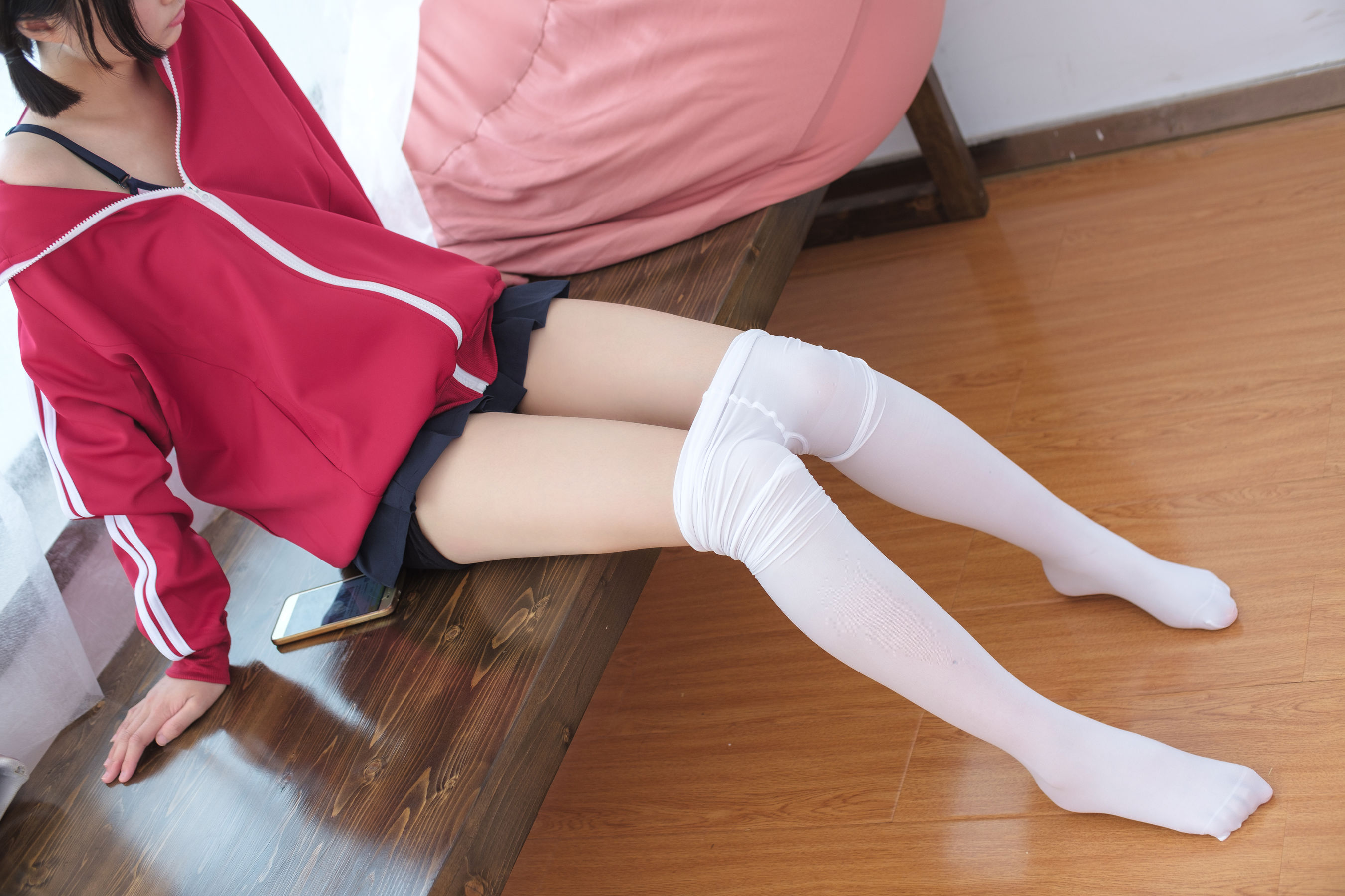 红色校服肉丝美足少女-图44
