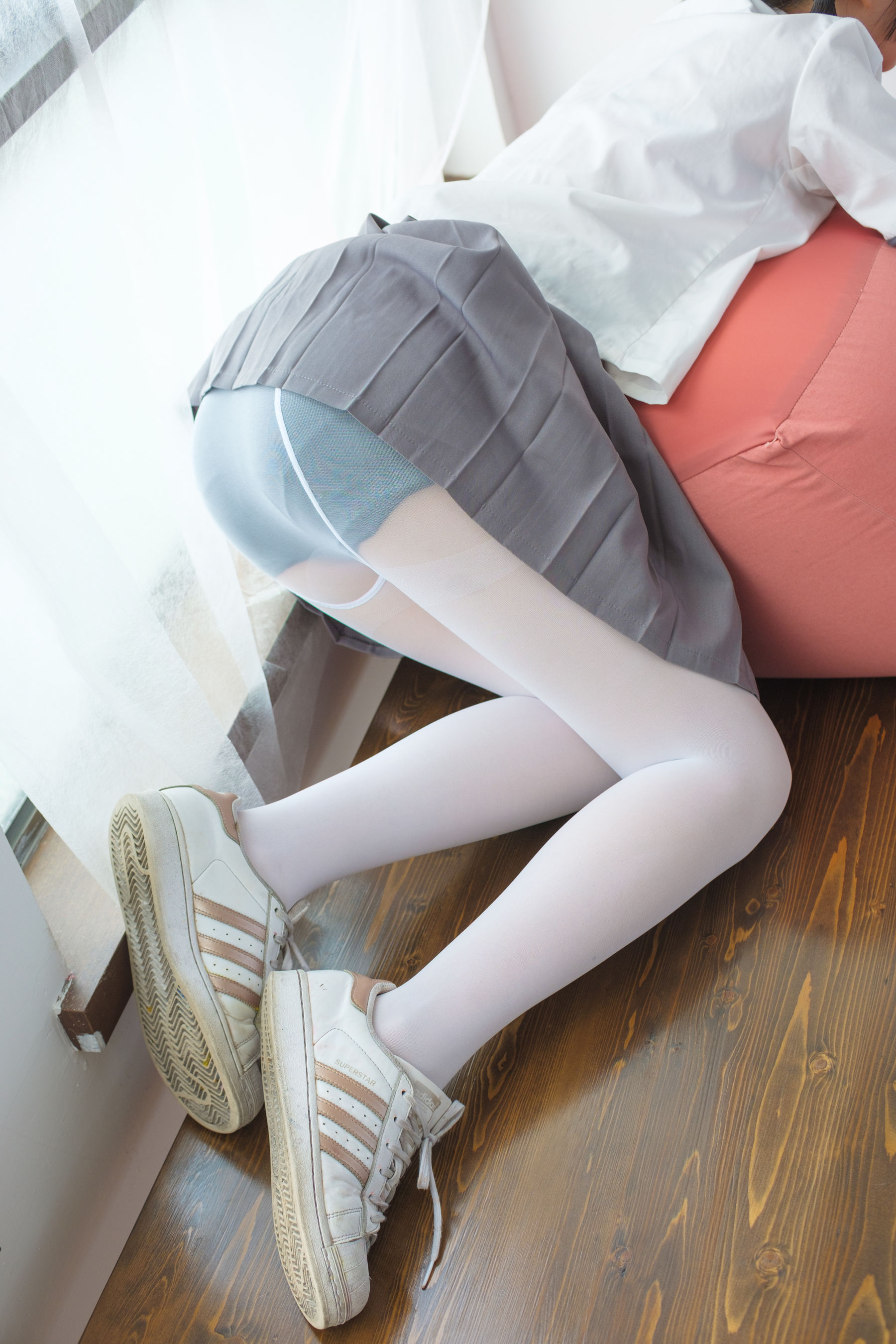红色校服肉丝美足少女-图6