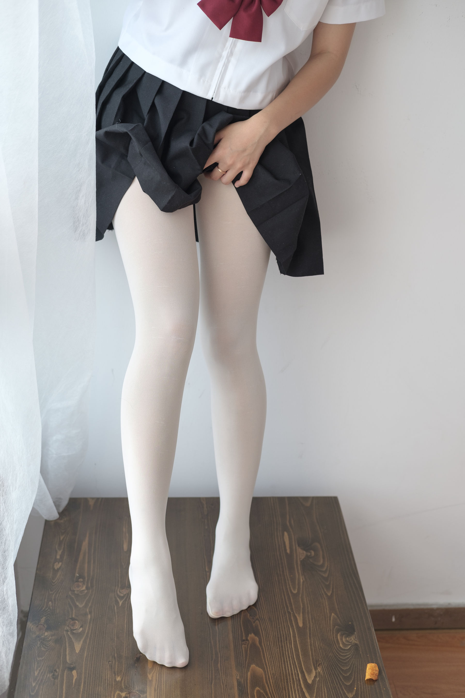 白丝美足学生妹-图17