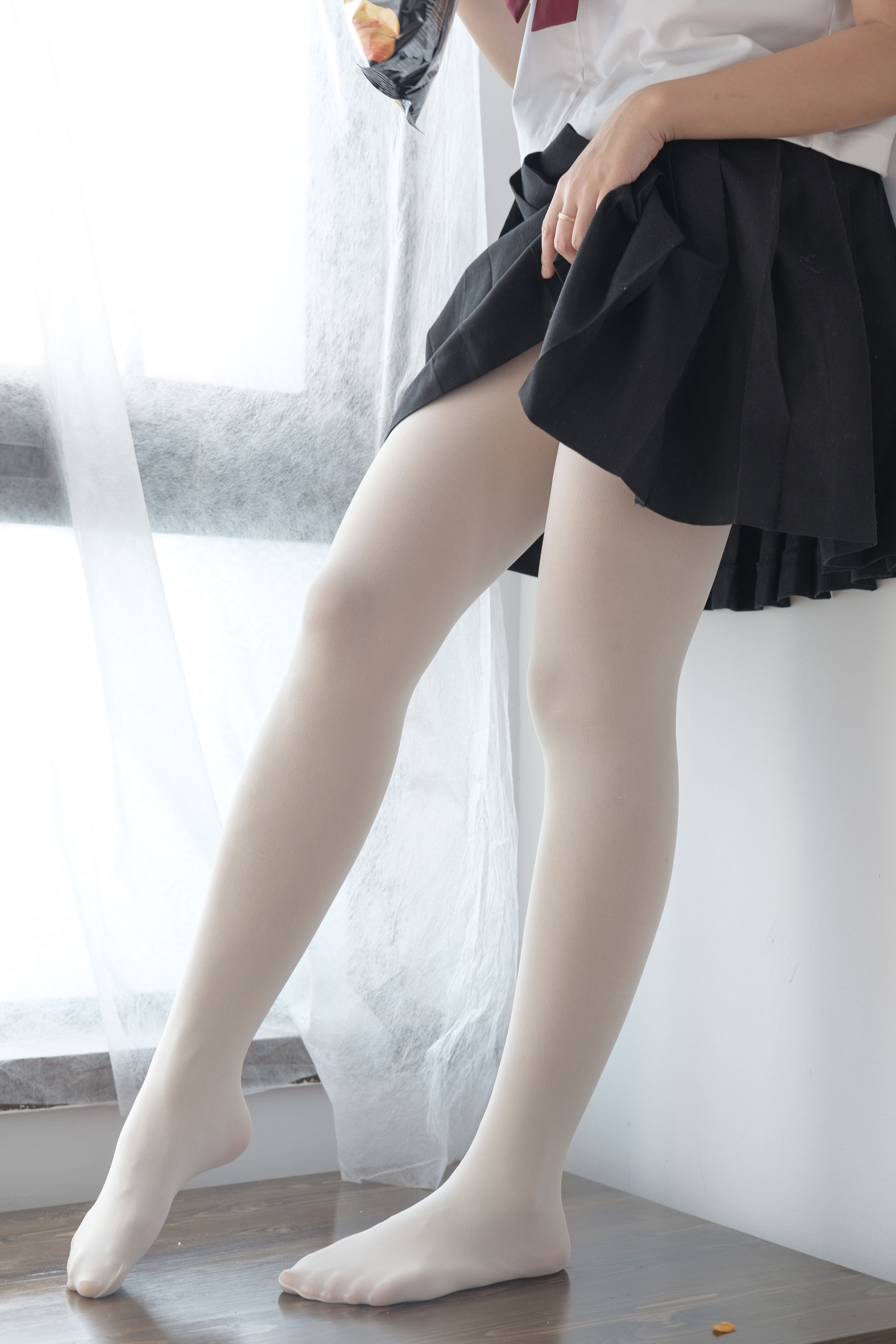 白丝美足学生妹-图18