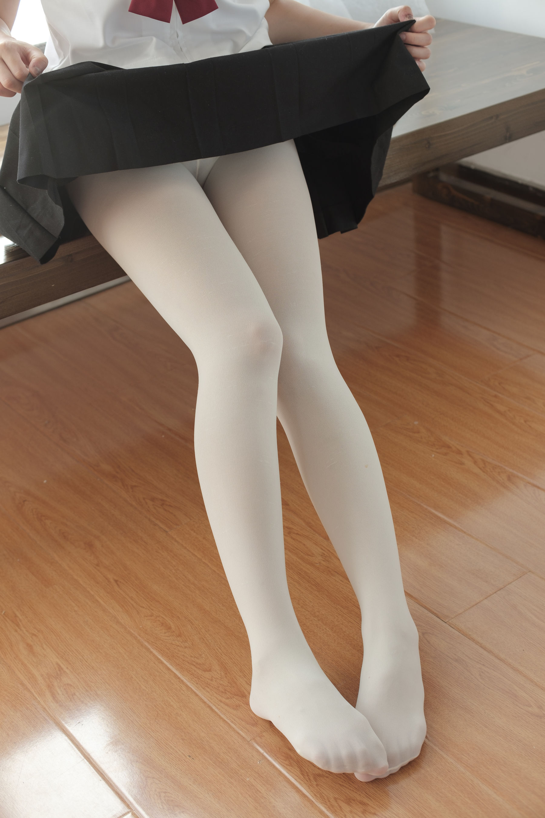 白丝美足学生妹-图32