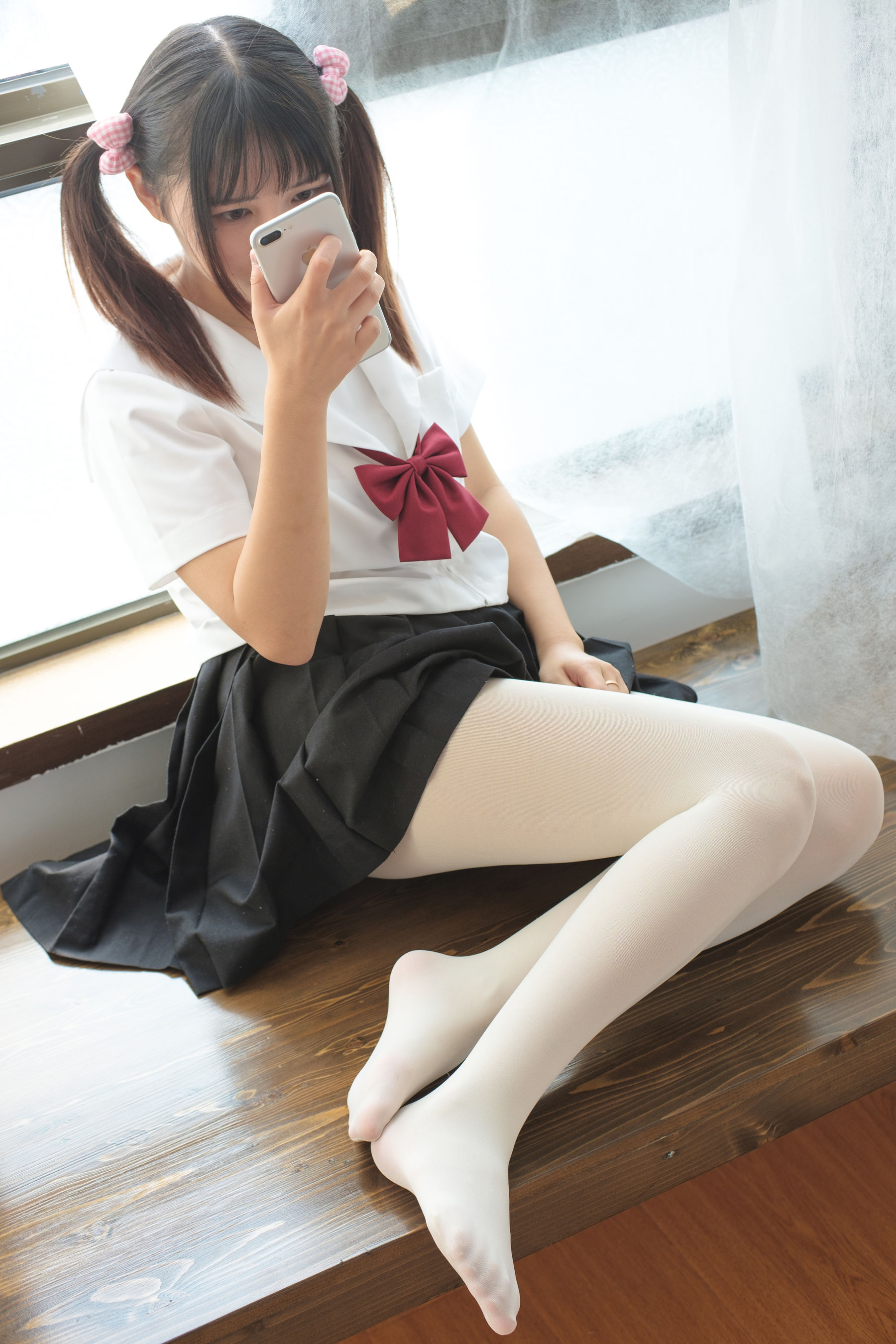 白丝美足学生妹-图48