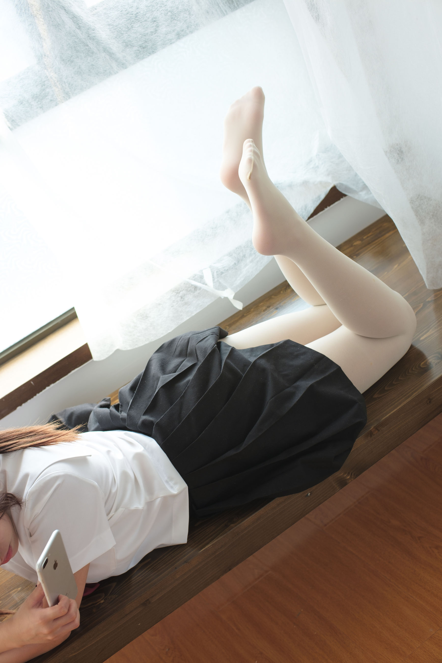 白丝美足学生妹-图51