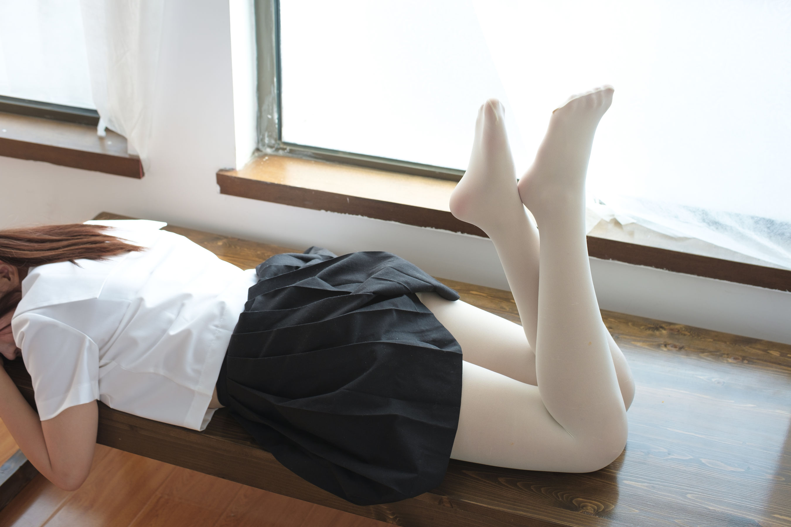 白丝美足学生妹-图52