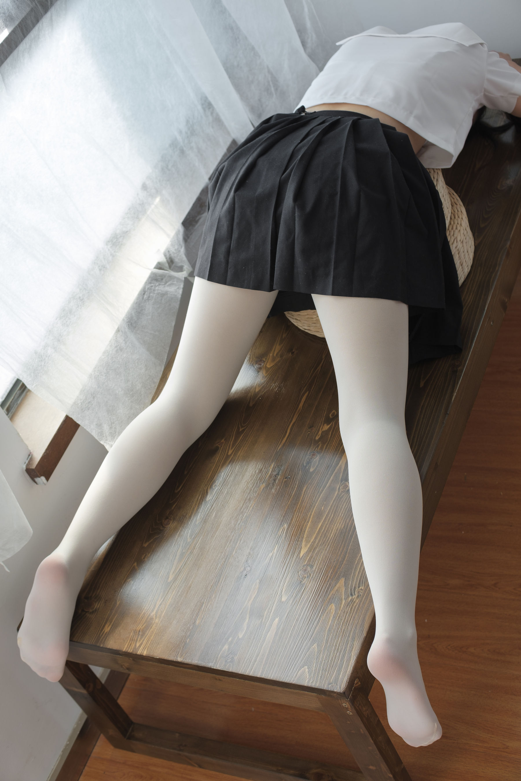 白丝美足学生妹-图58