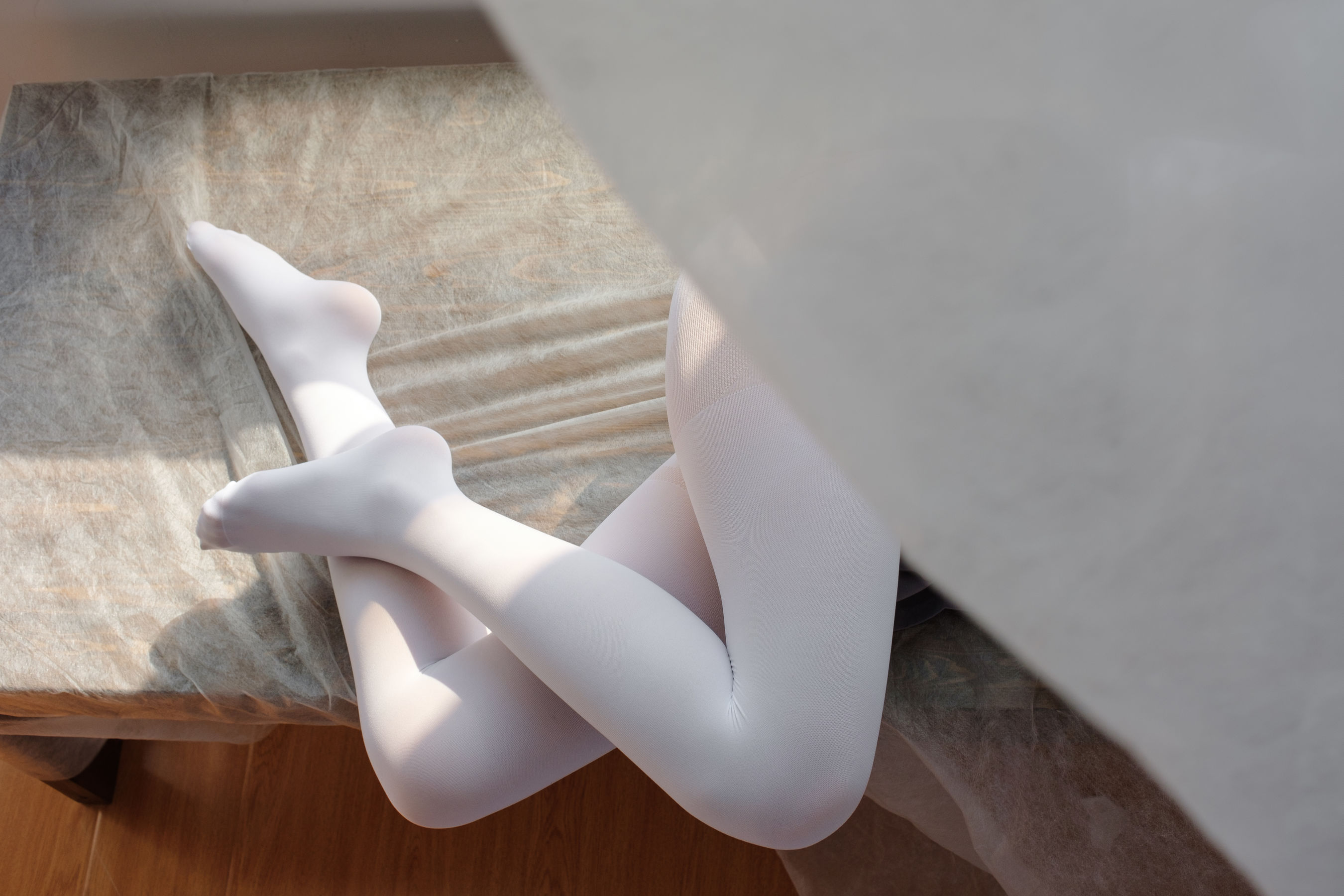 玩手机的白丝少女-图55