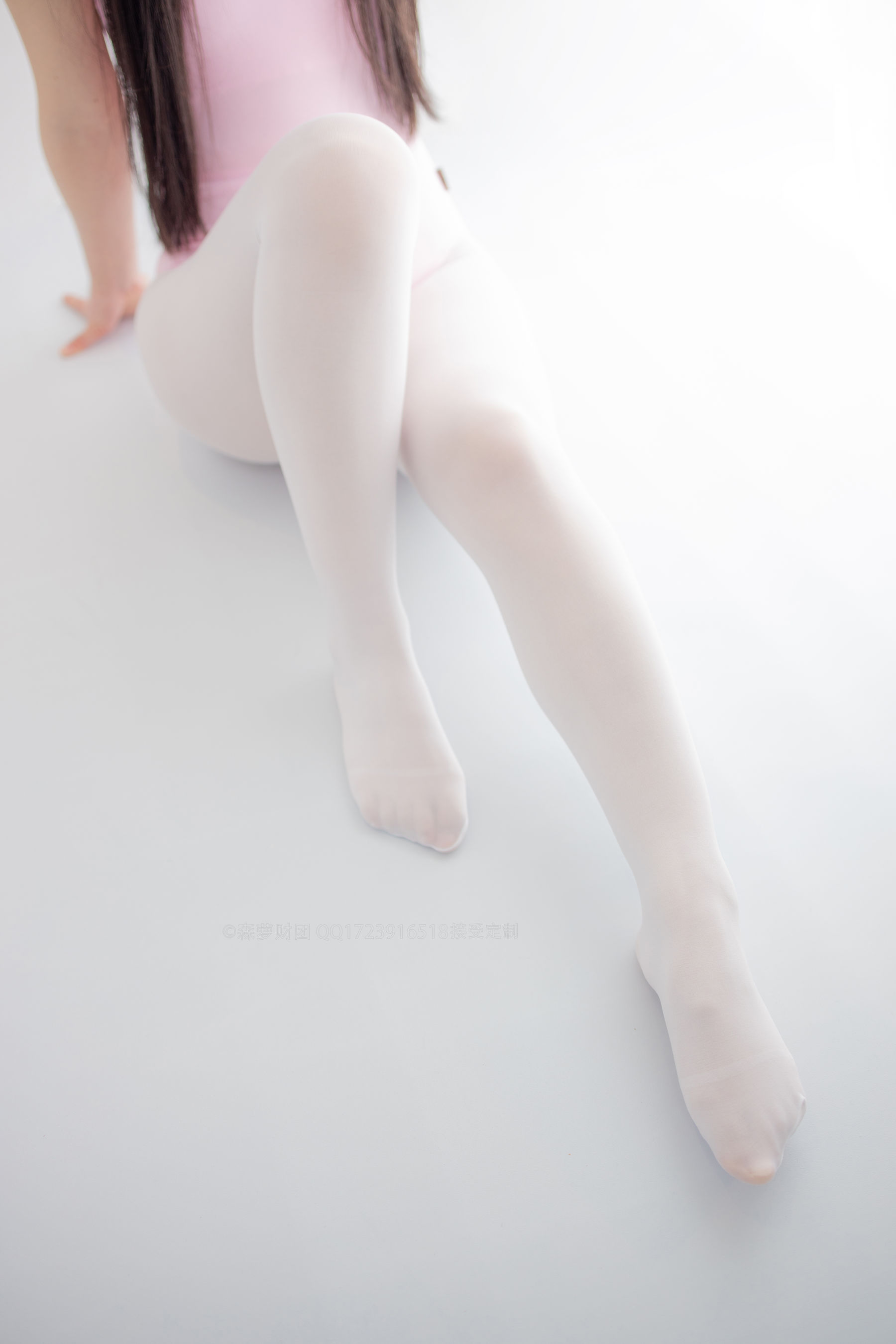 50D白丝练功服百合踩物-图0